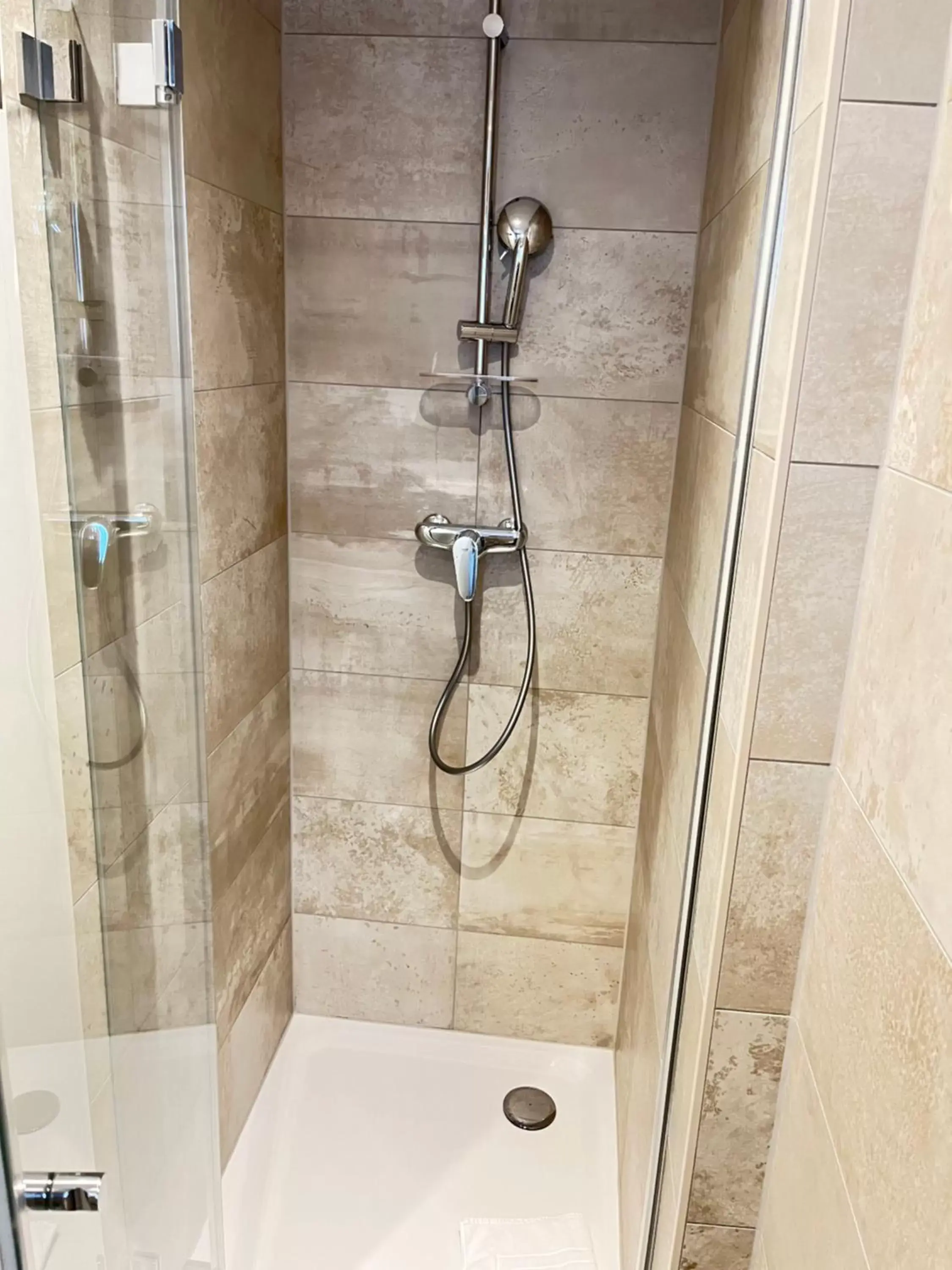 Shower, Bathroom in Hotel Drei Könige