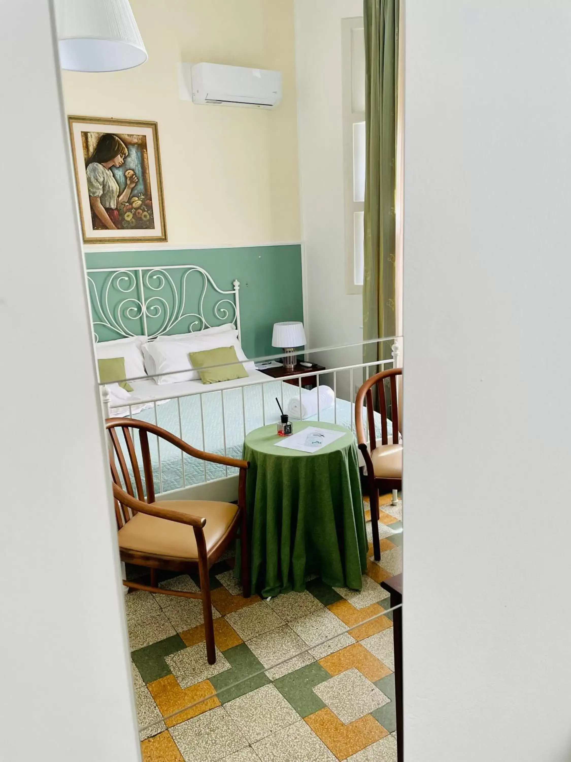 Bed, Restaurant/Places to Eat in Casa Verga