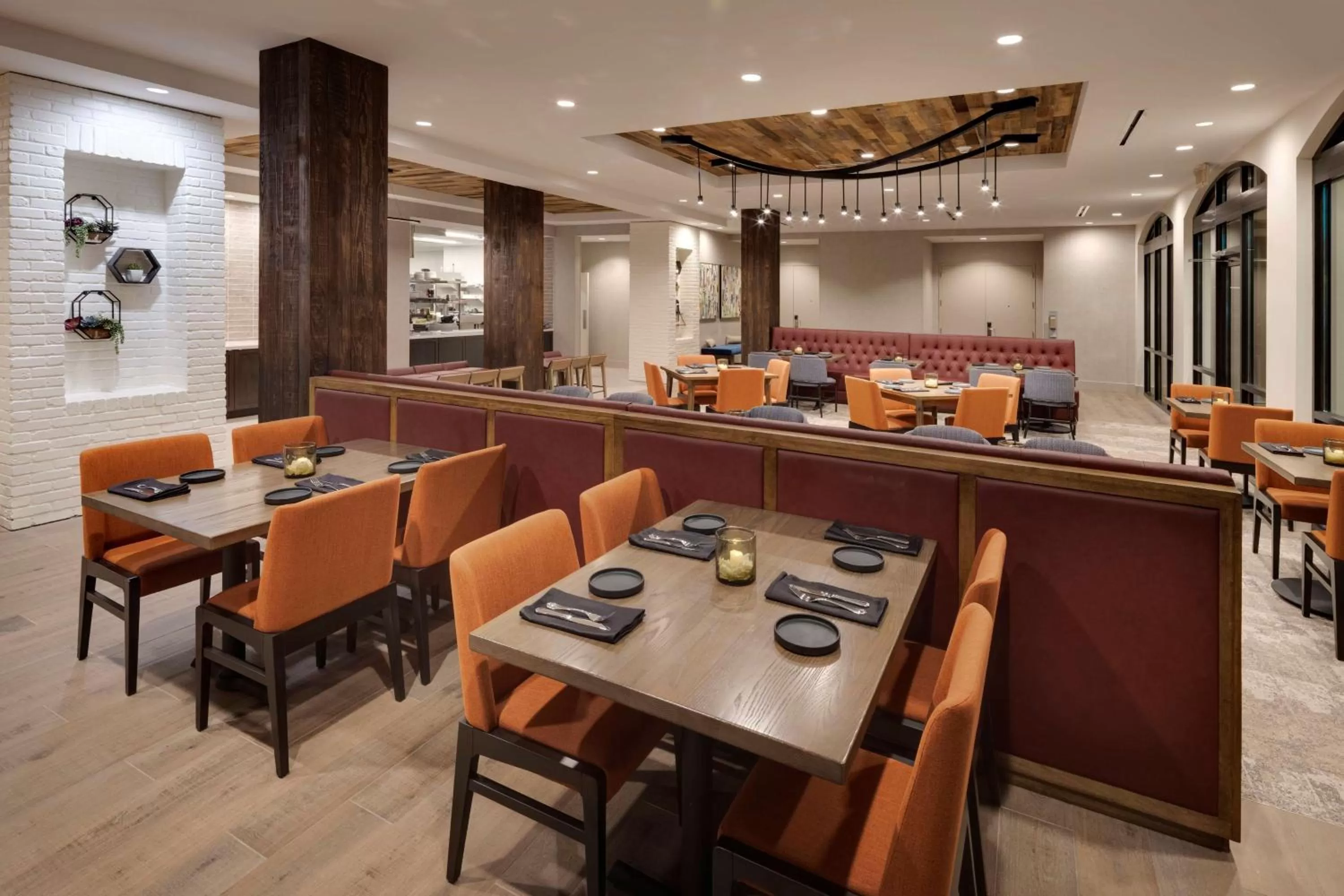 Restaurant/places to eat in Hilton Garden Inn Haymarket