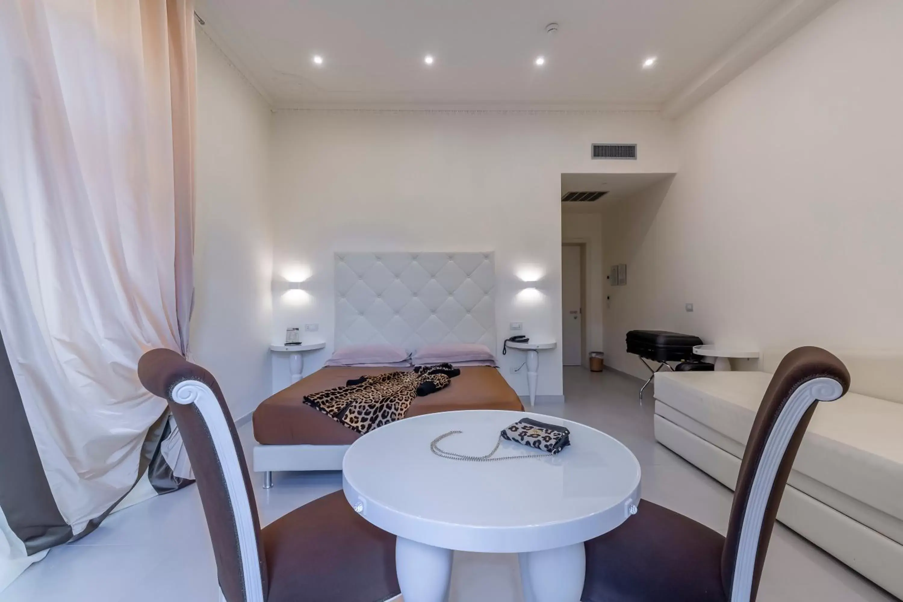 Bedroom, Dining Area in Hotel Columbia Wellness & Spa