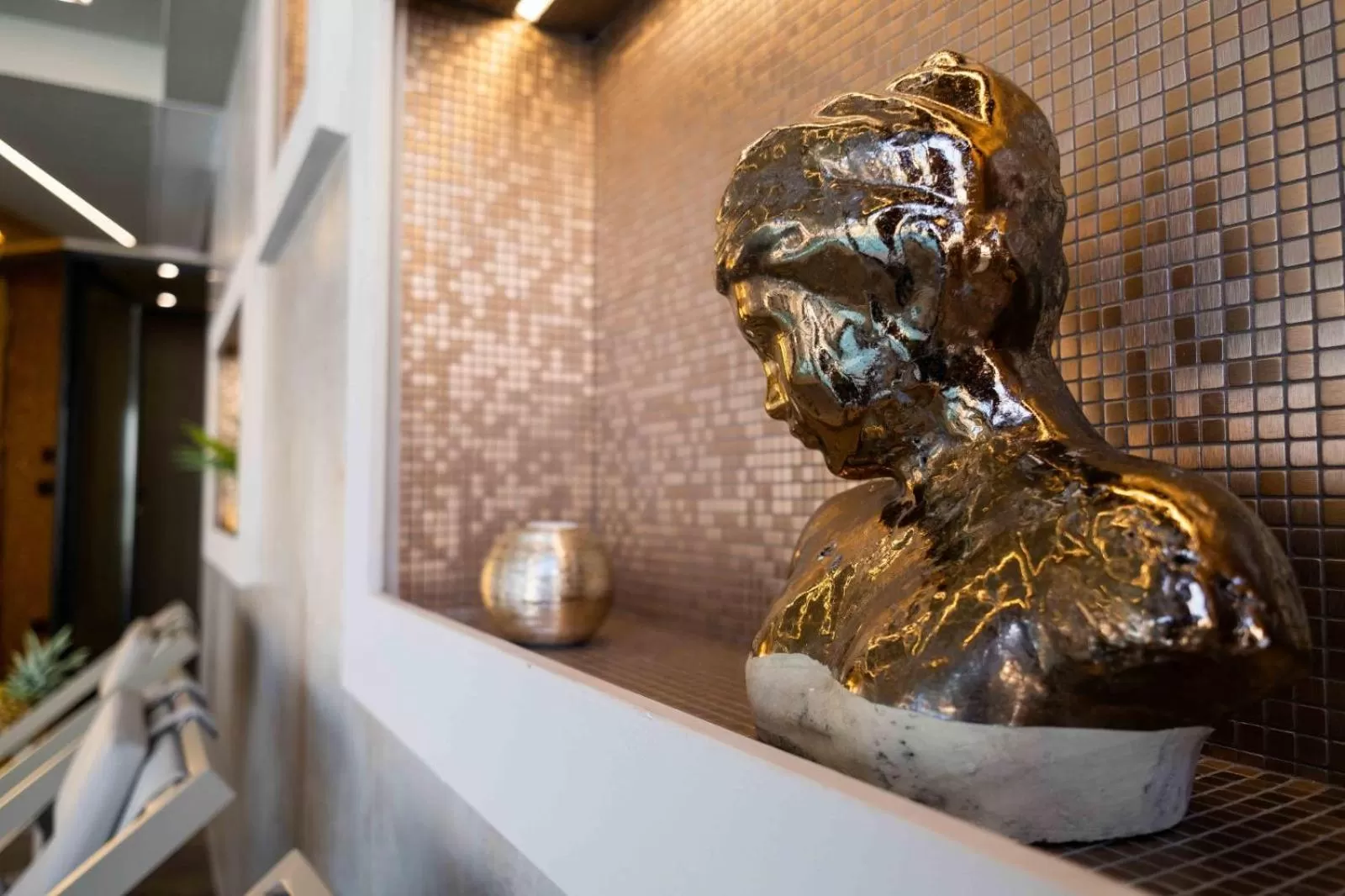 Decorative detail, Bathroom in Divina Charme