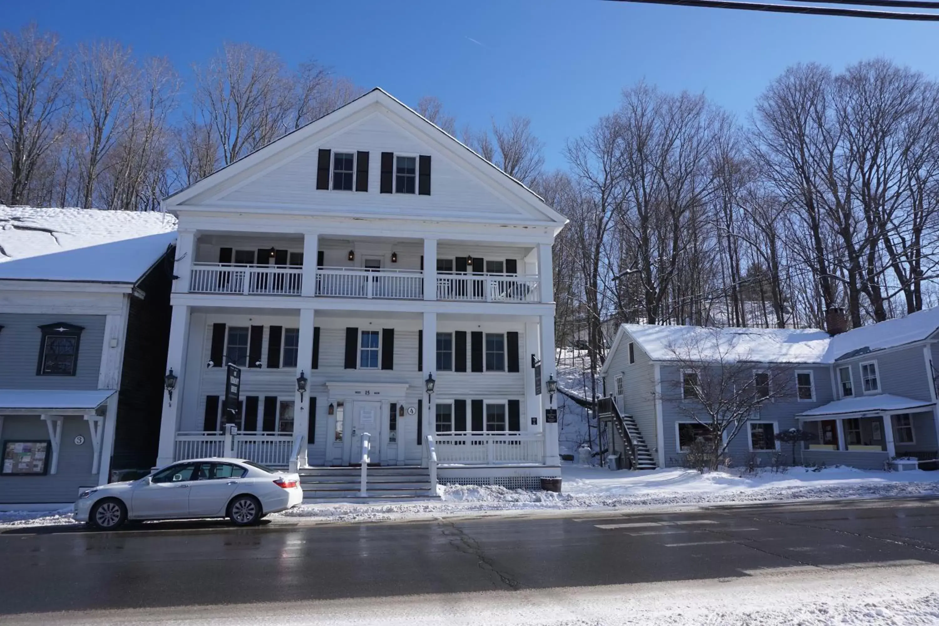 Facade/entrance, Winter in The Vermont House