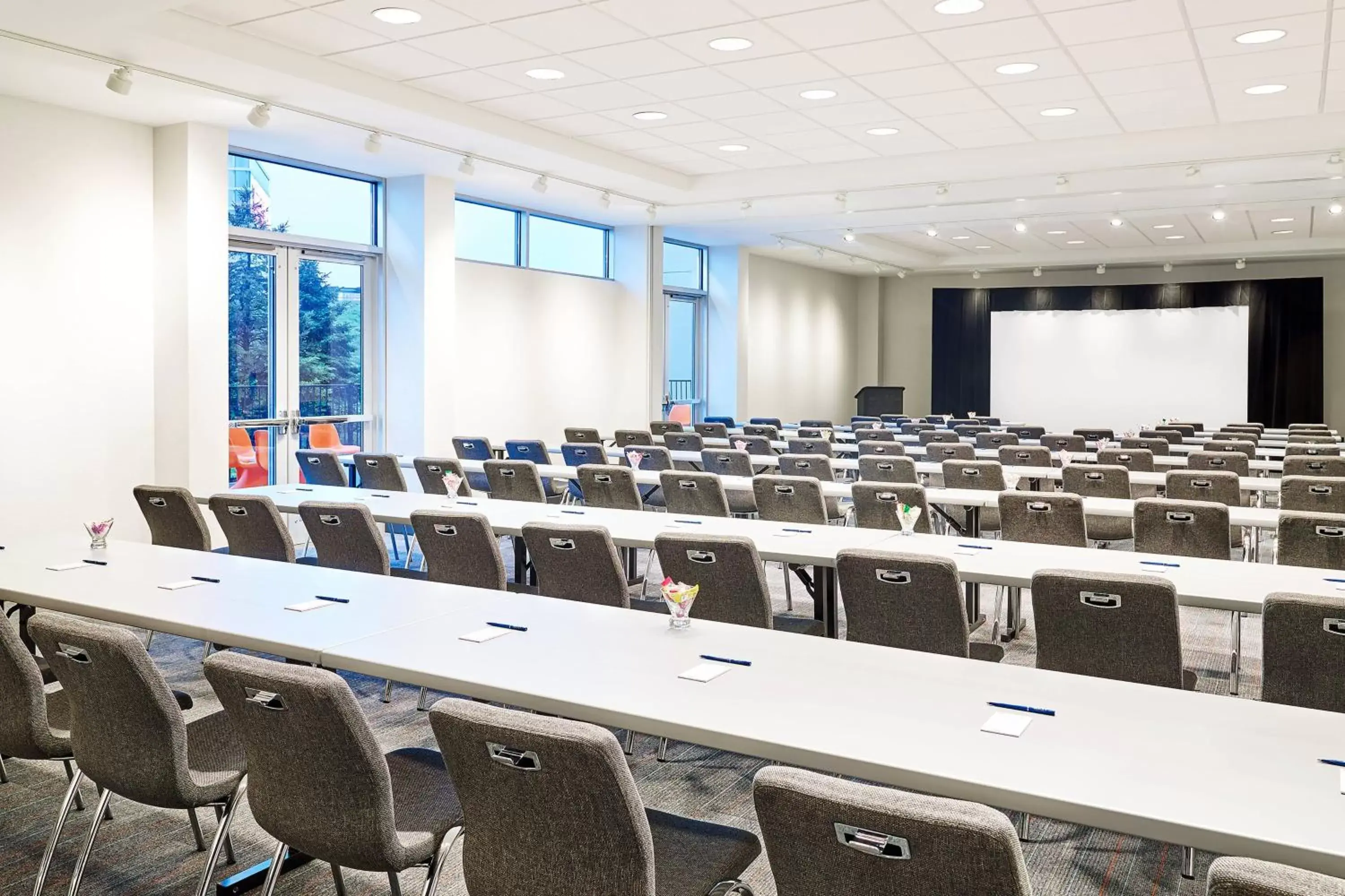 Meeting/conference room in Aloft Chicago O'Hare