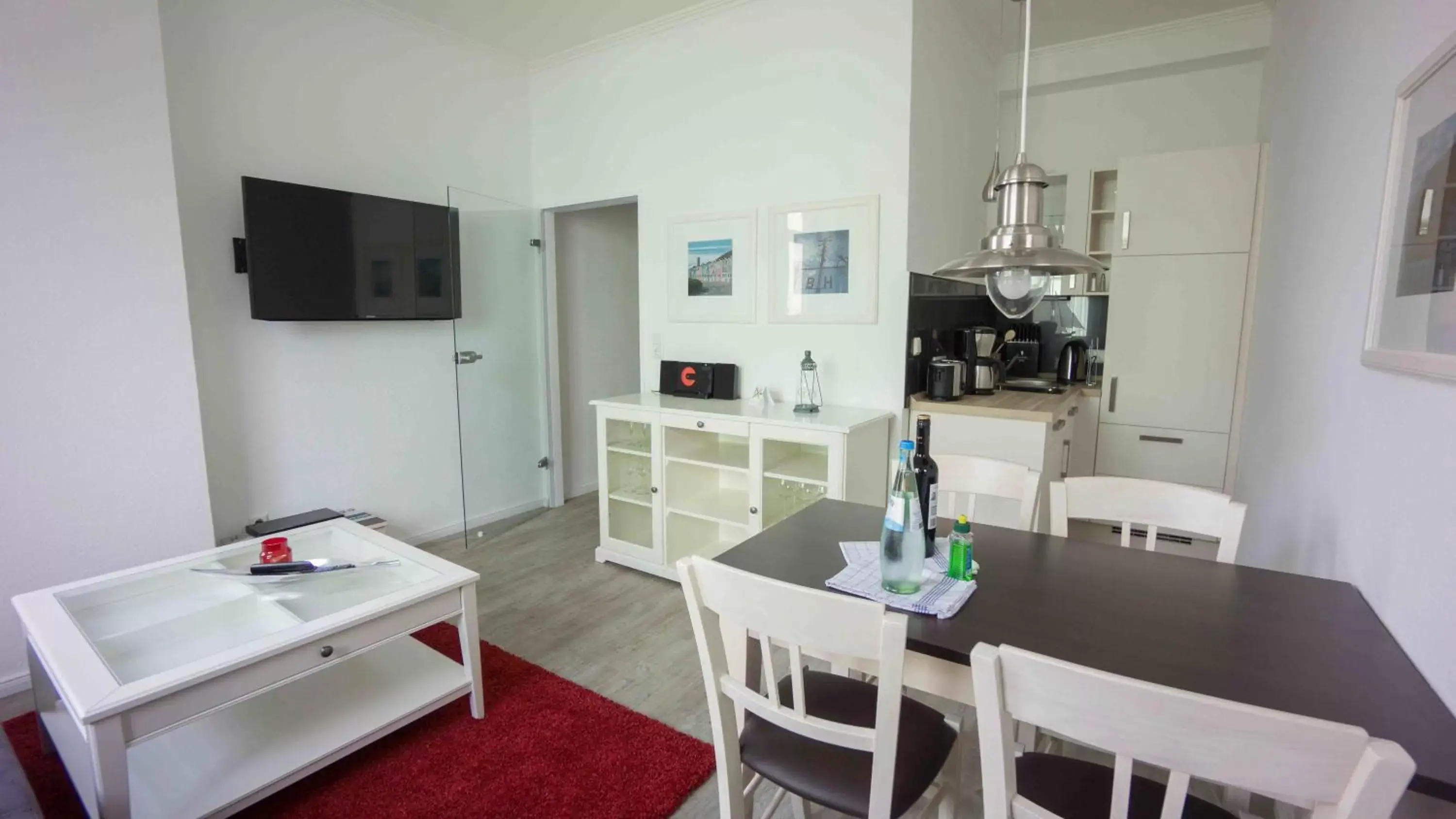 Coffee/tea facilities, Dining Area in Hotel Stadt Cuxhaven