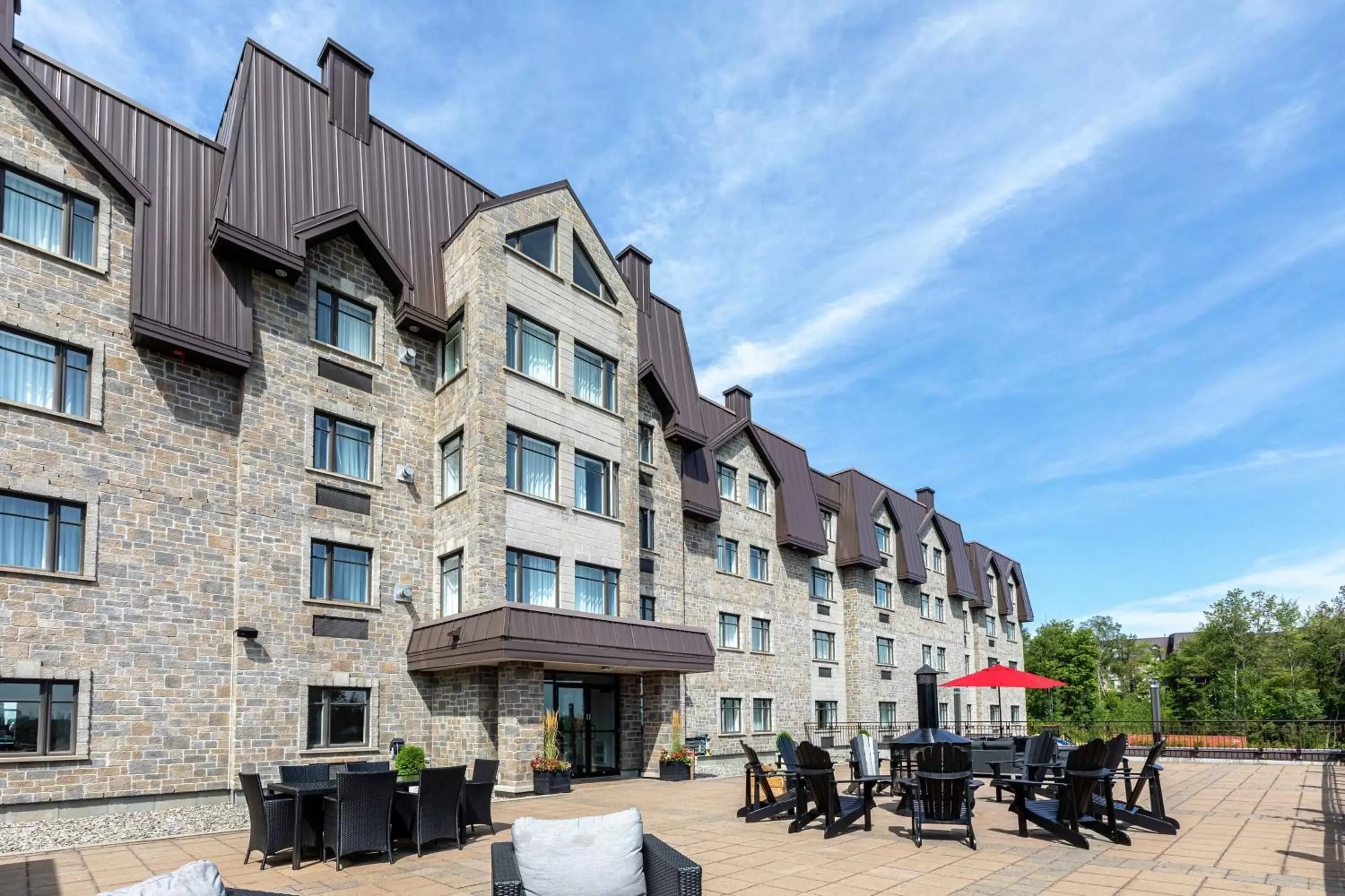 Property Building in DoubleTree by Hilton Quebec Resort