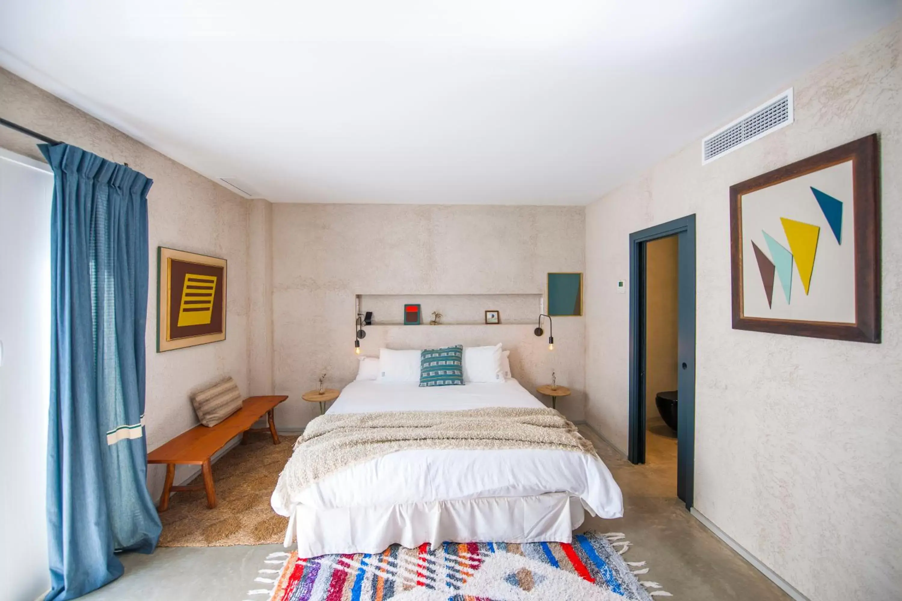 Photo of the whole room, Bed in Kook Hotel Tarifa