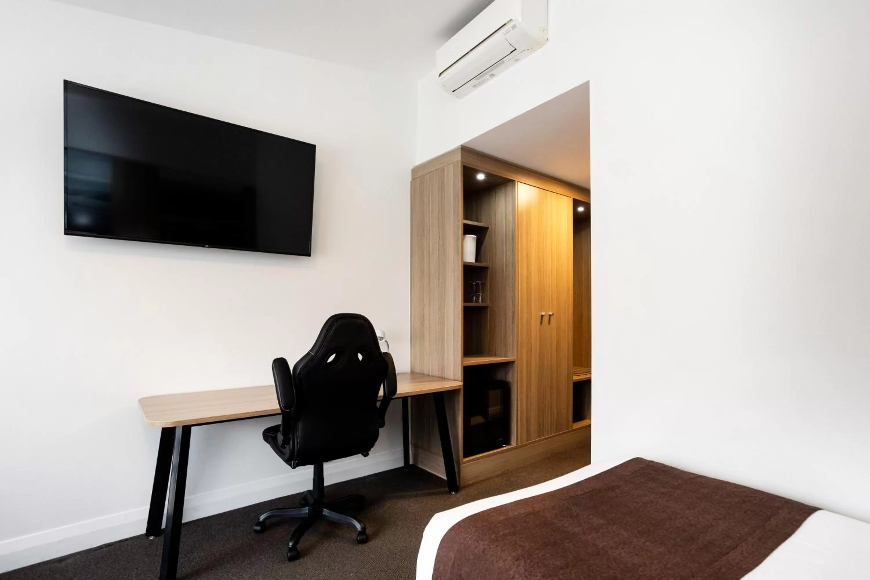 Bedroom, TV/Entertainment Center in Mantra Bathurst