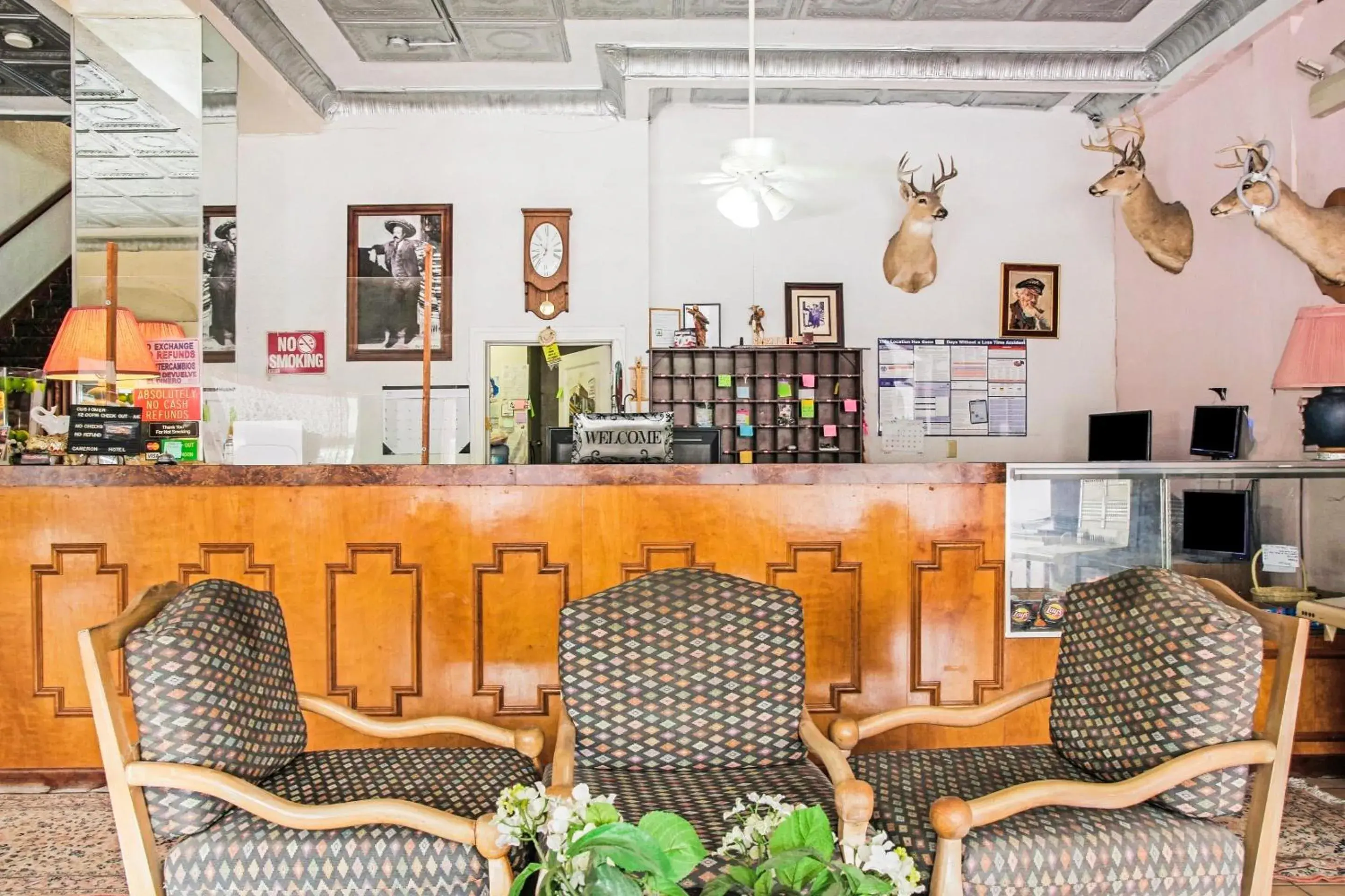 Lobby or reception in OYO Cameron Historic Hotel Brownsville I-69E