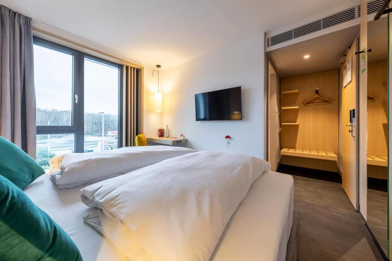 Photo of the whole room, Bed in Serways Hotel Hösel