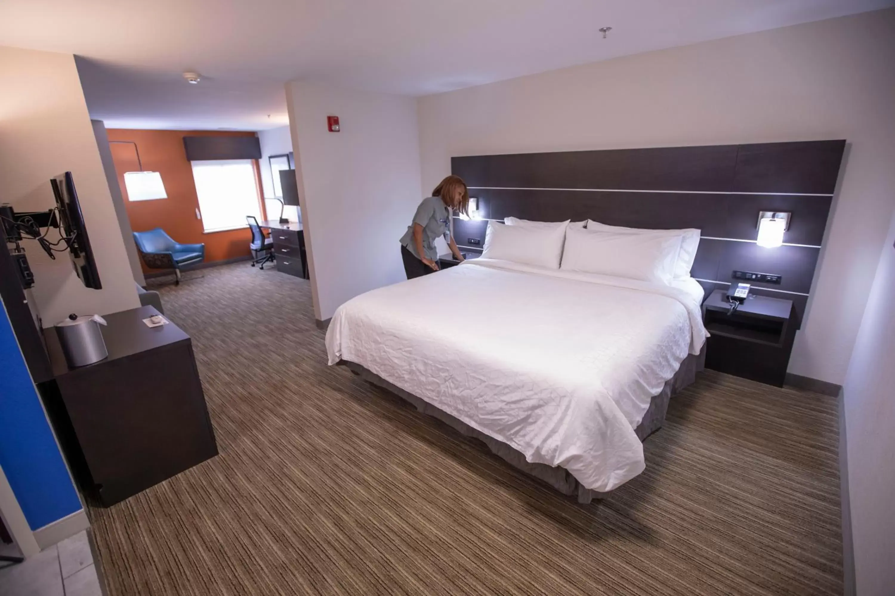 Bed in Holiday Inn Express & Suites - Locust Grove, an IHG Hotel