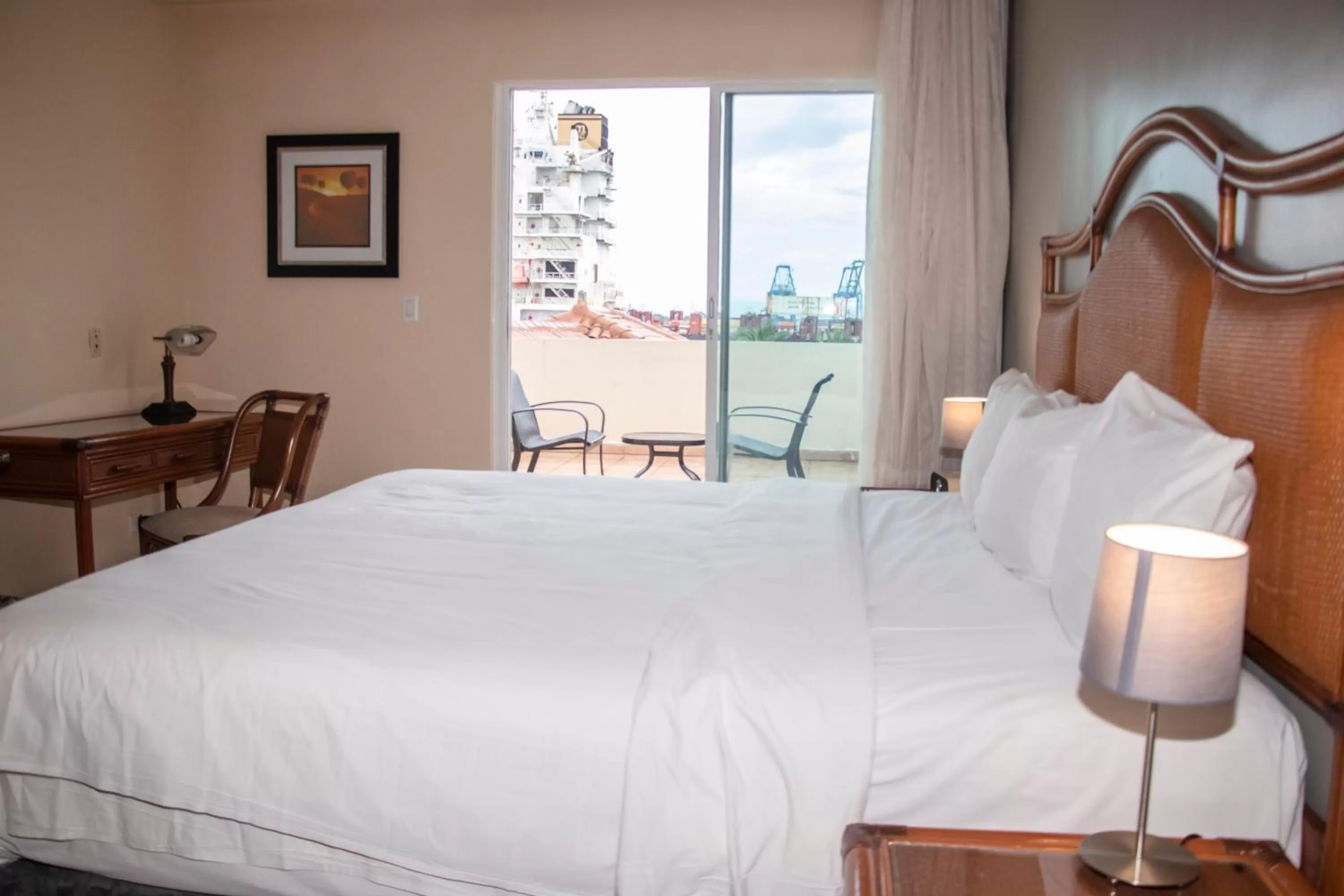 Bedroom, Bed in Radisson Colon 2,000 Hotel & Casino