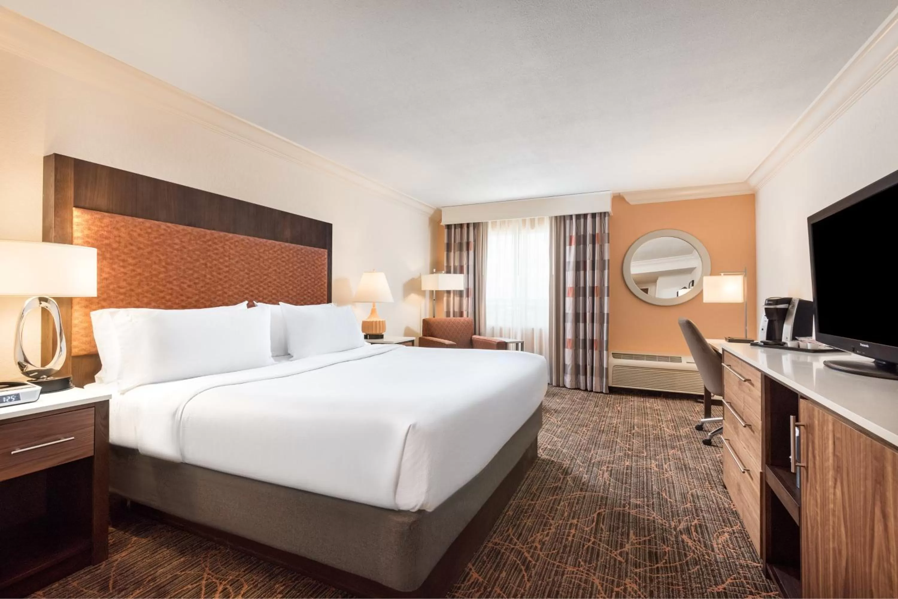 Photo of the whole room, Bed in Holiday Inn Fort Lauderdale Airport by IHG