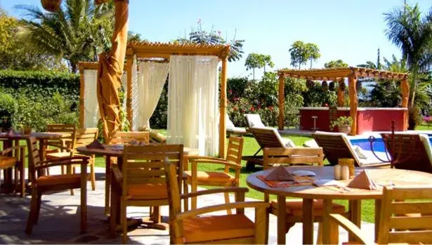 Seating area, Restaurant/Places to Eat in El Chante Spa Hotel