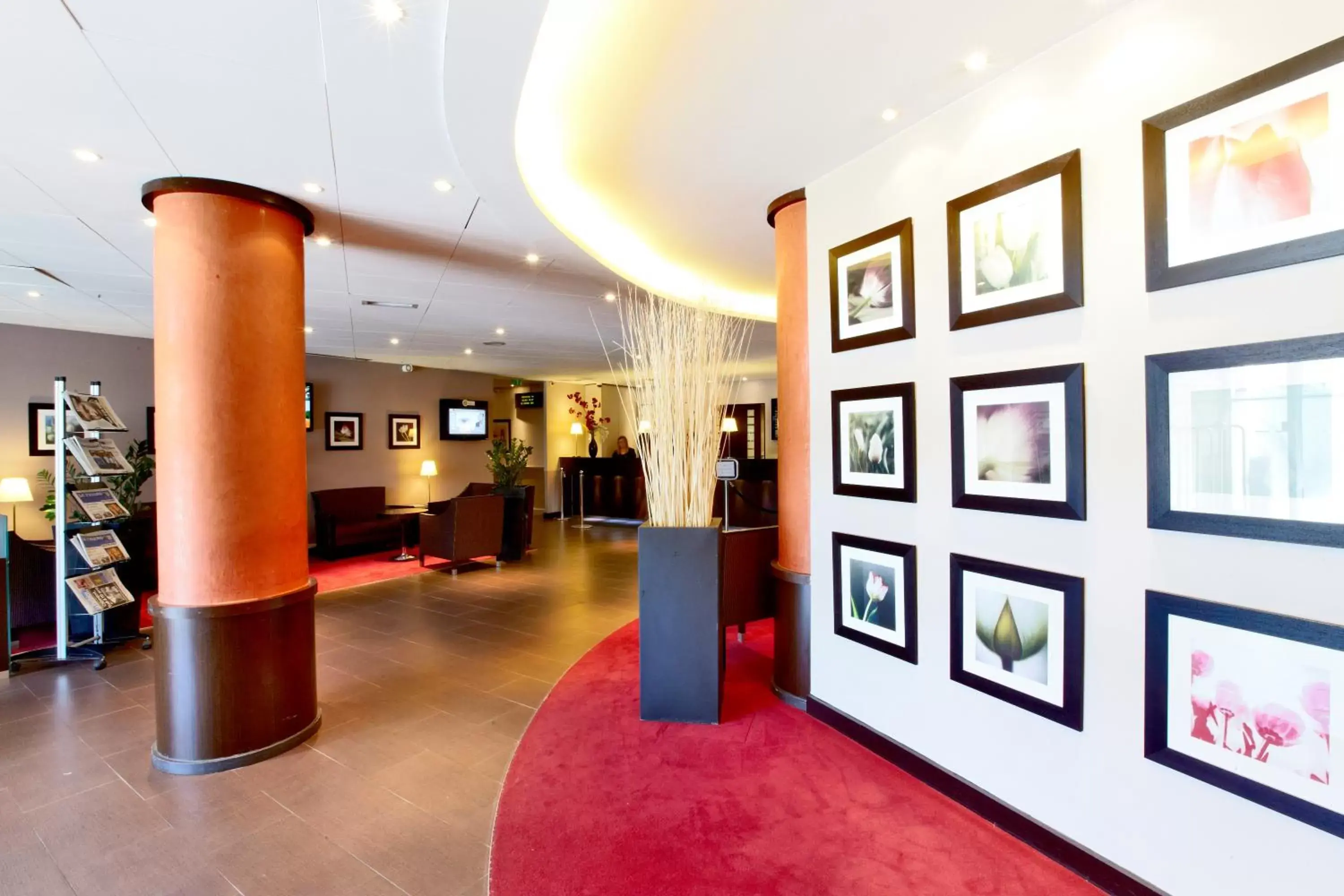 Lobby or reception in Golden Tulip Paris CDG Airport – Villepinte