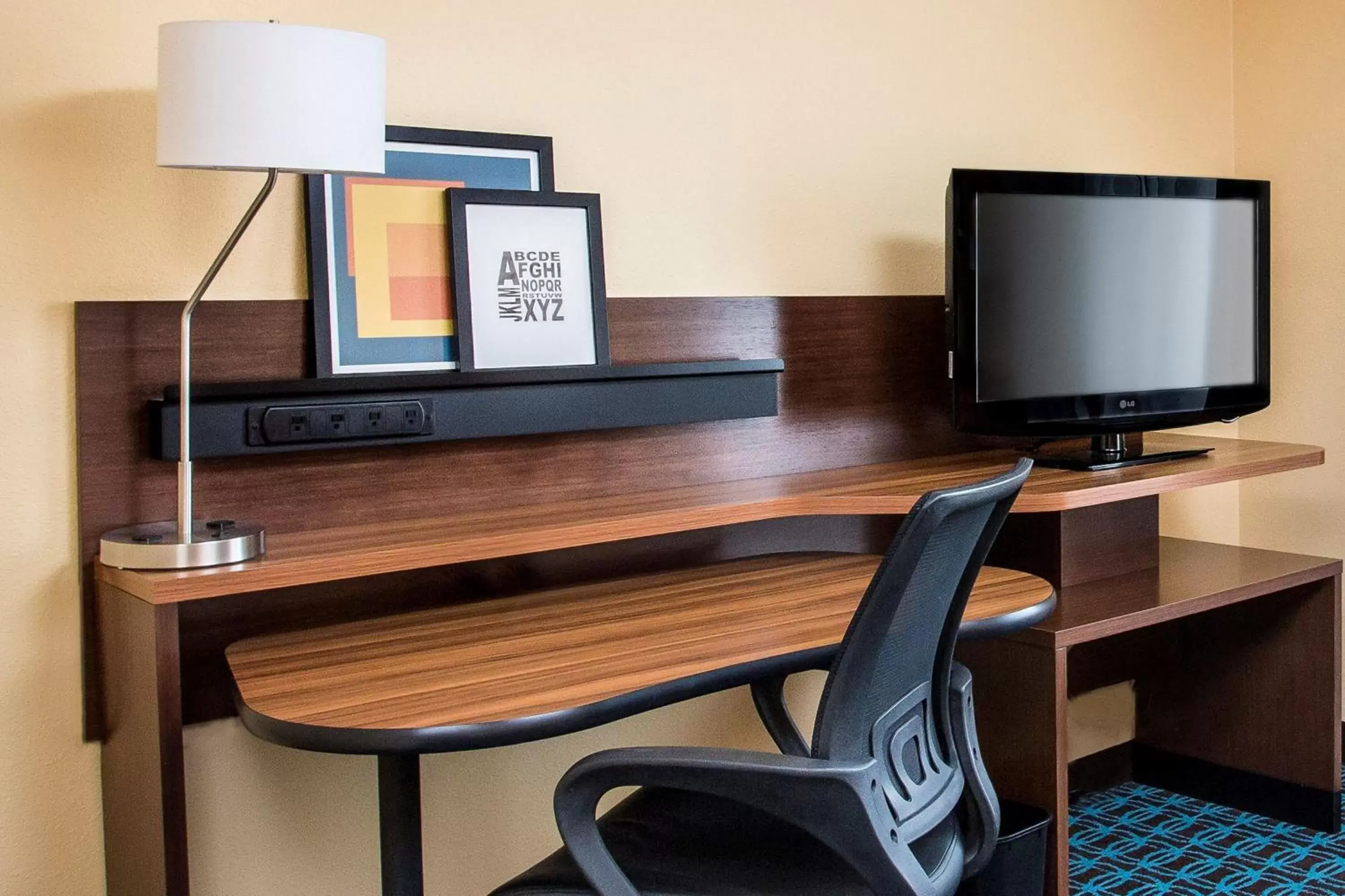 Deluxe King Room with Sofa Bed in Fairfield Inn & Suites South Bend Mishawaka Deluxe King Room with Sofa Bed in Fairfield Inn & Suites South Bend Mishawaka