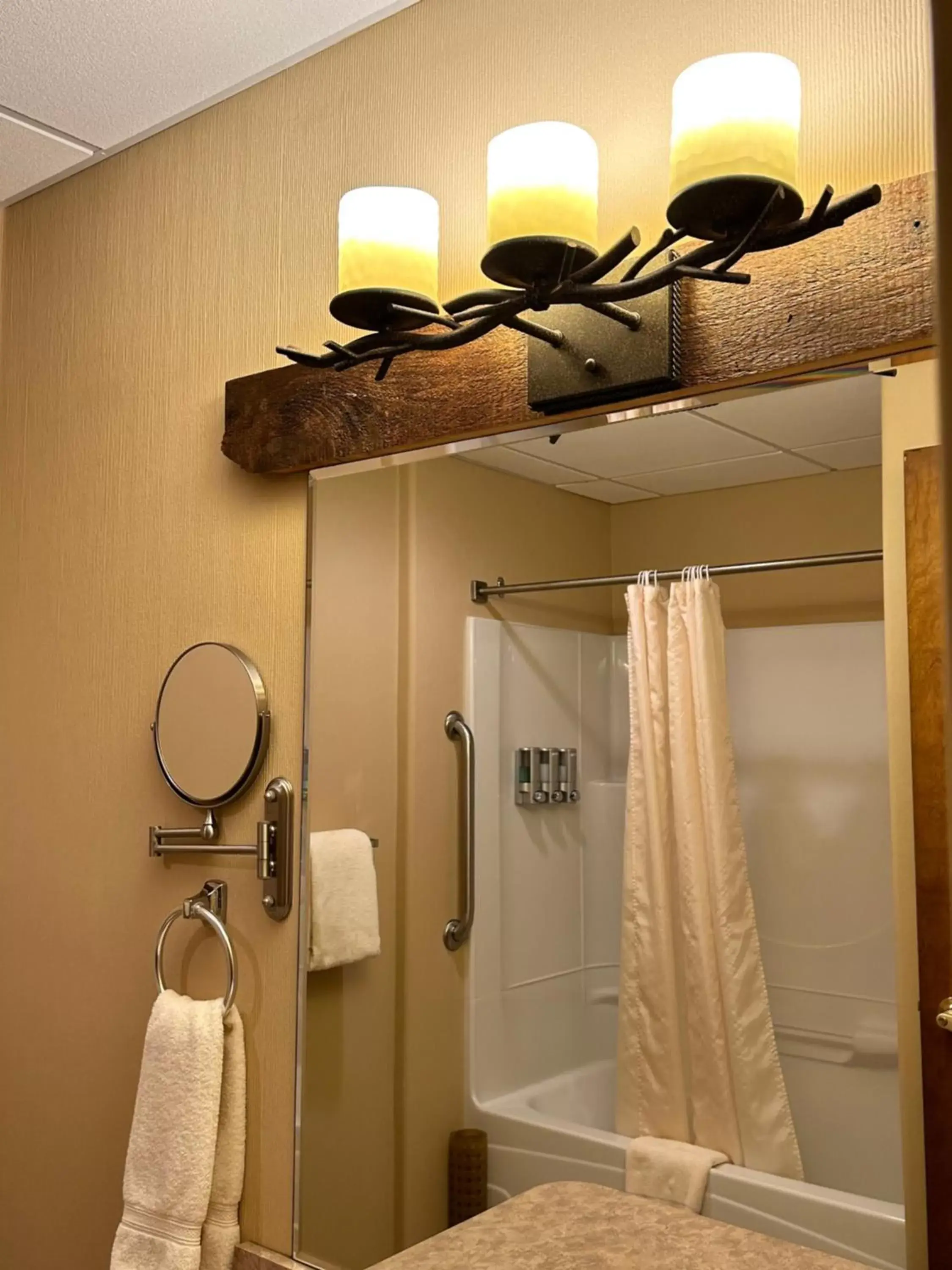 Bathroom in The Common Man Inn, Spa & Lodge