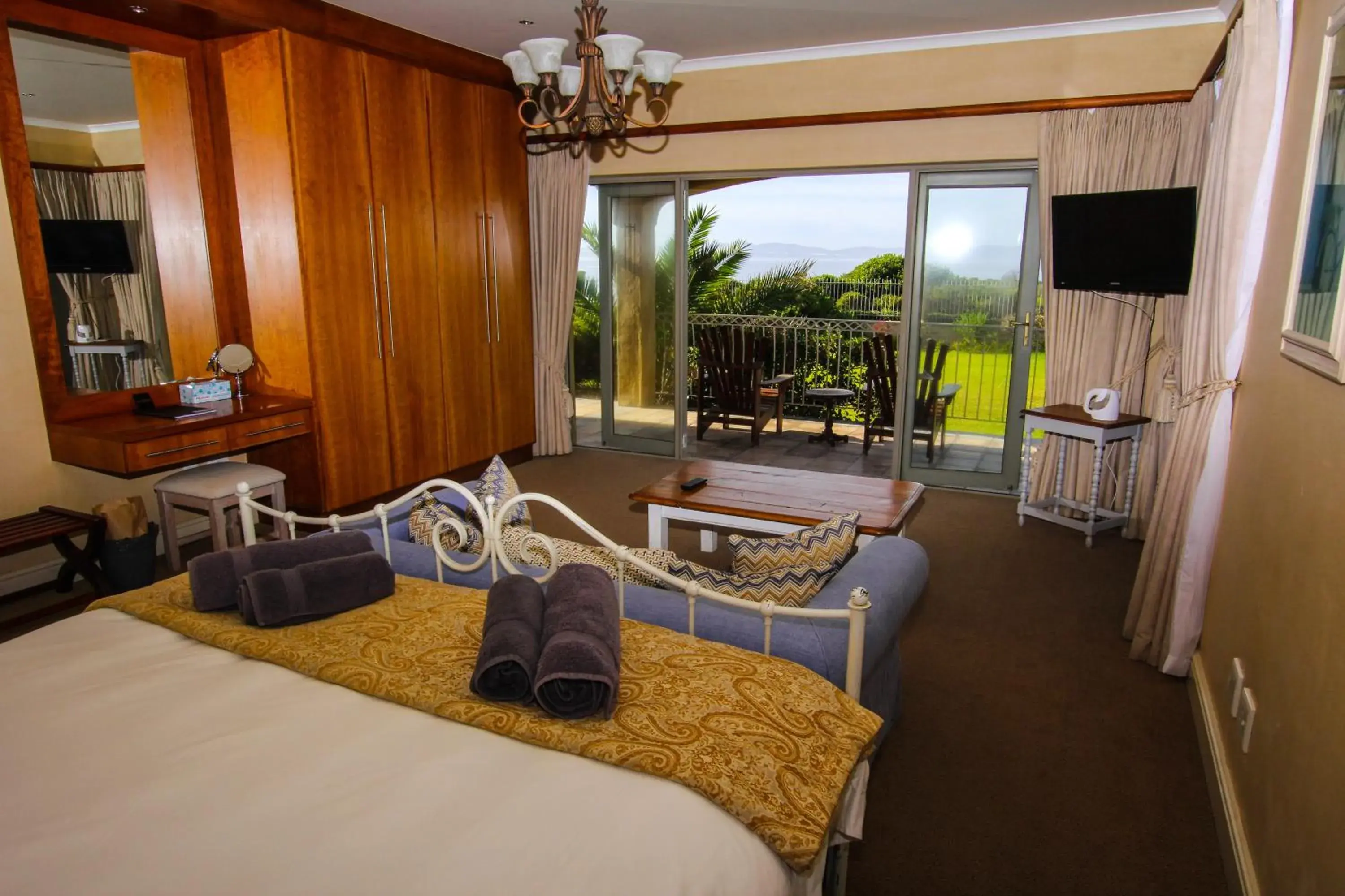 Photo of the whole room in On The Cliff Guest House