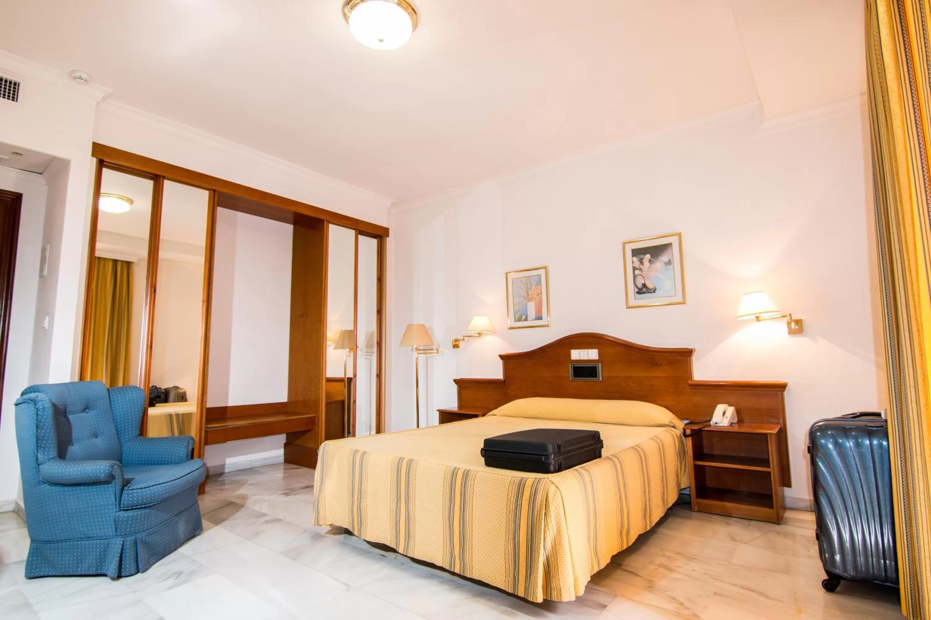 Bed in Hotel Abades Loja