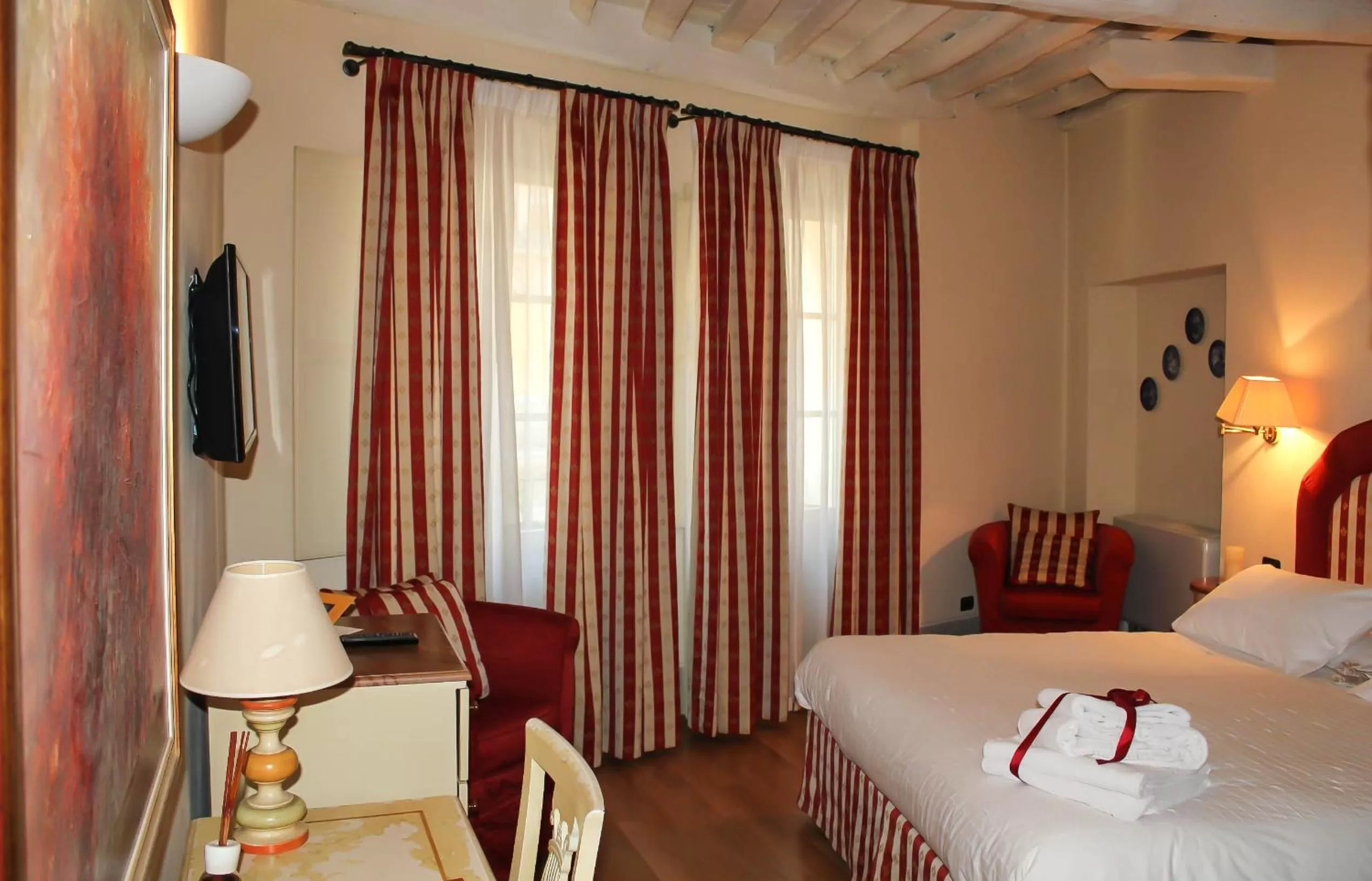 Photo of the whole room, Bed in A Palazzo Busdraghi Residenza D'Epoca