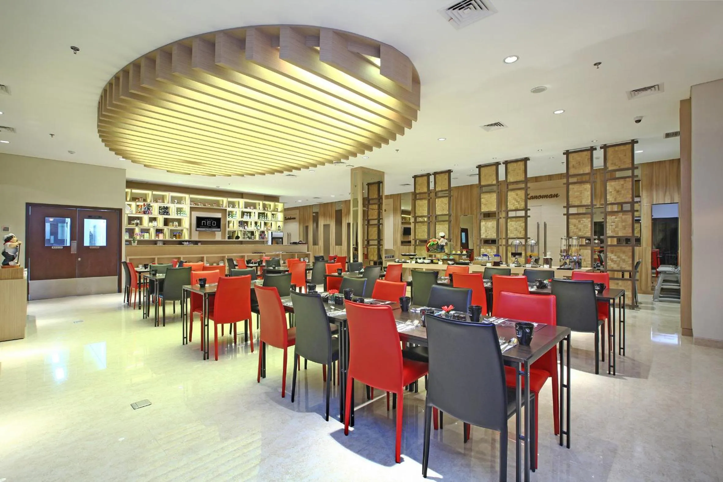 Restaurant/places to eat in Hotel NEO Cirebon by ASTON