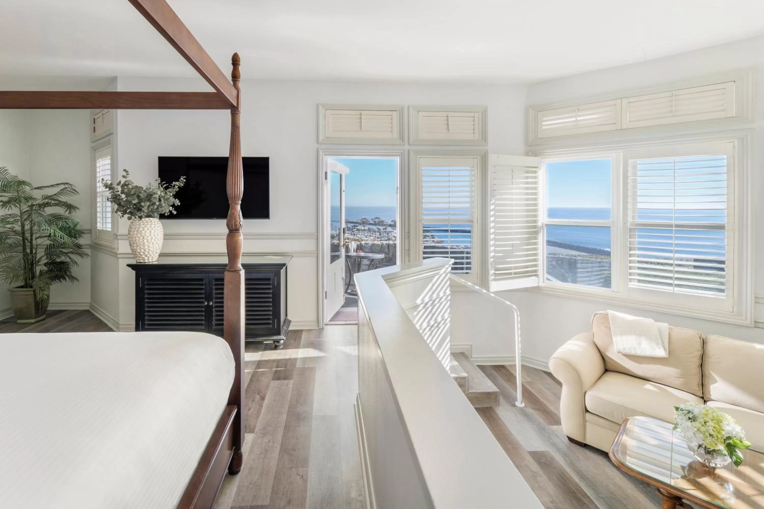 Bedroom, Bed in Blue Lantern Inn, A Four Sisters Inn