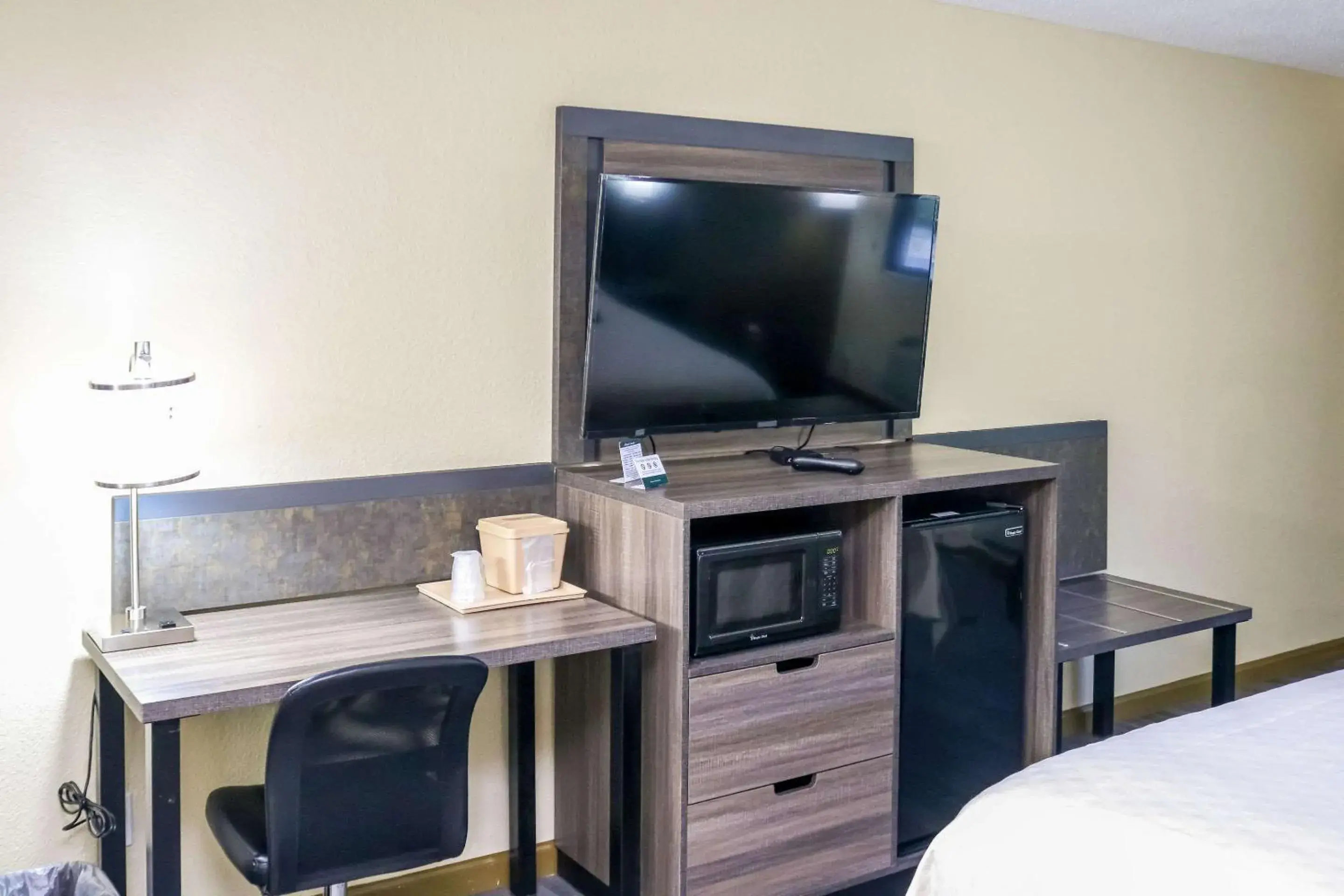 Bedroom, Bed in Rodeway Inn Phenix City - Columbus Bedroom, Bed in Rodeway Inn Phenix City - Columbus