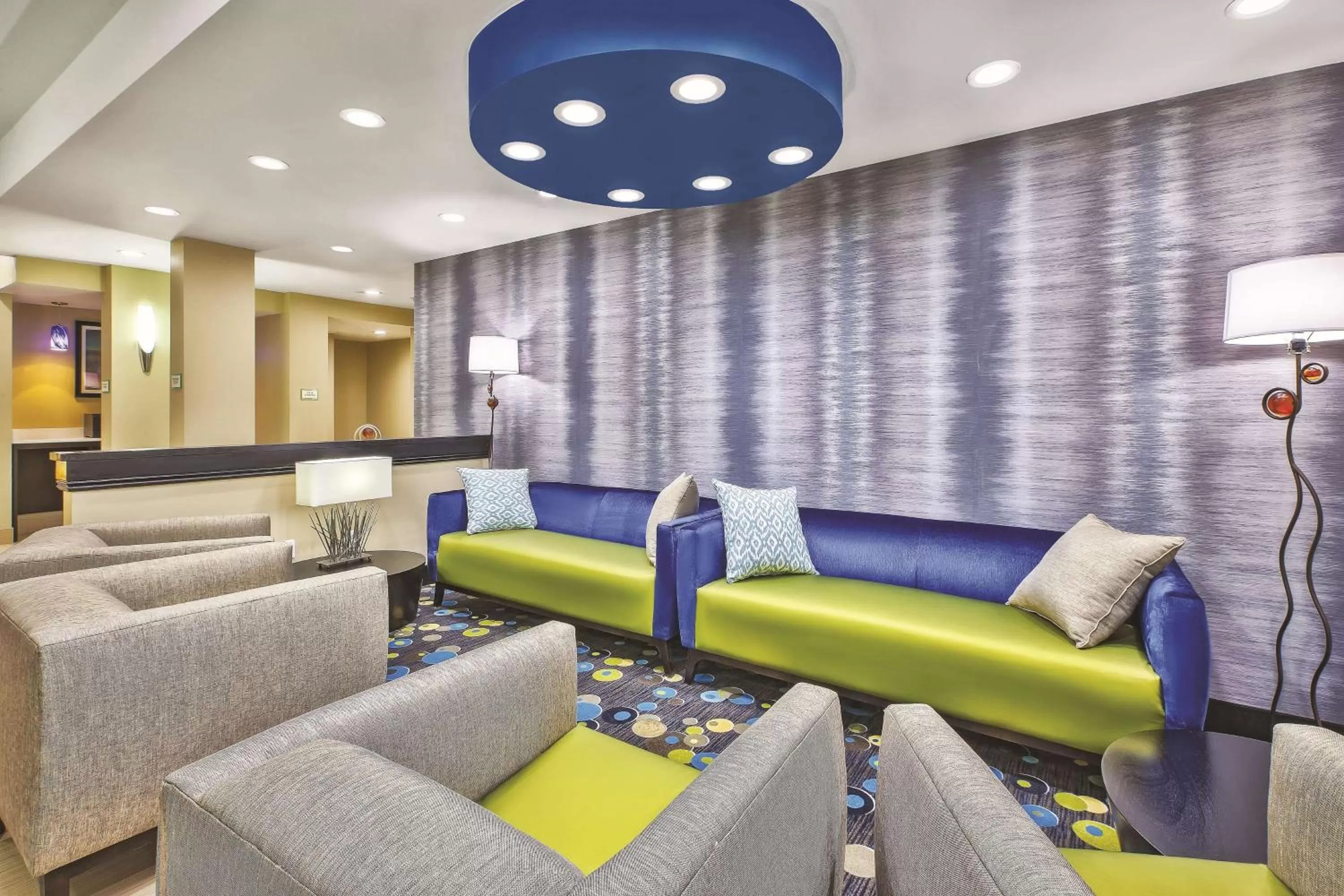 Lobby or reception in La Quinta by Wyndham Niagara Falls