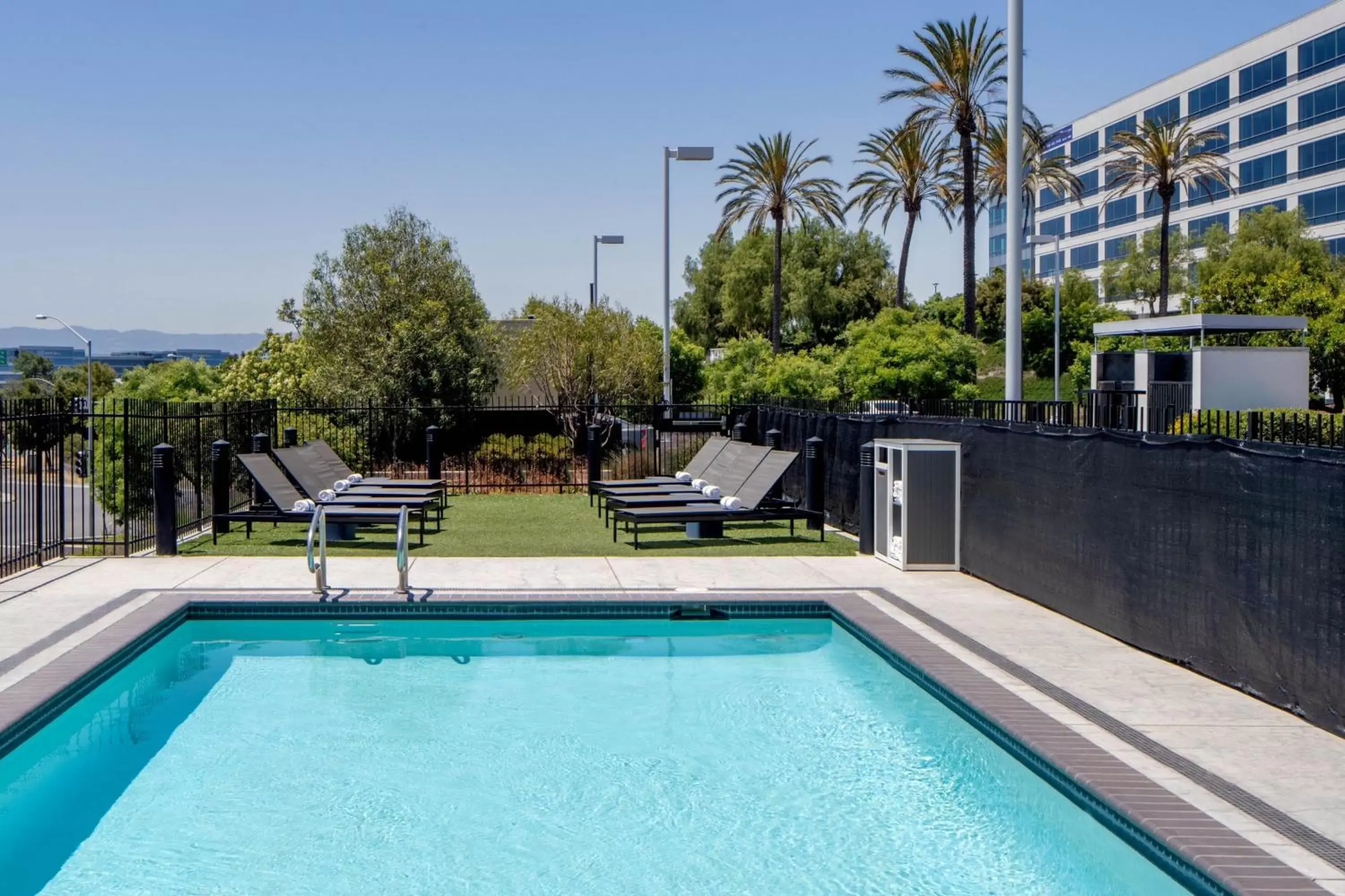 Swimming Pool in Aloft Santa Clara - San Jose North