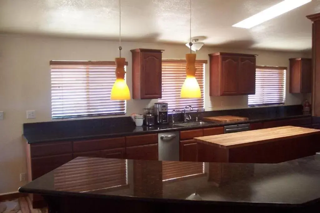 Kitchen/Kitchenette in Lakeshore Lodge