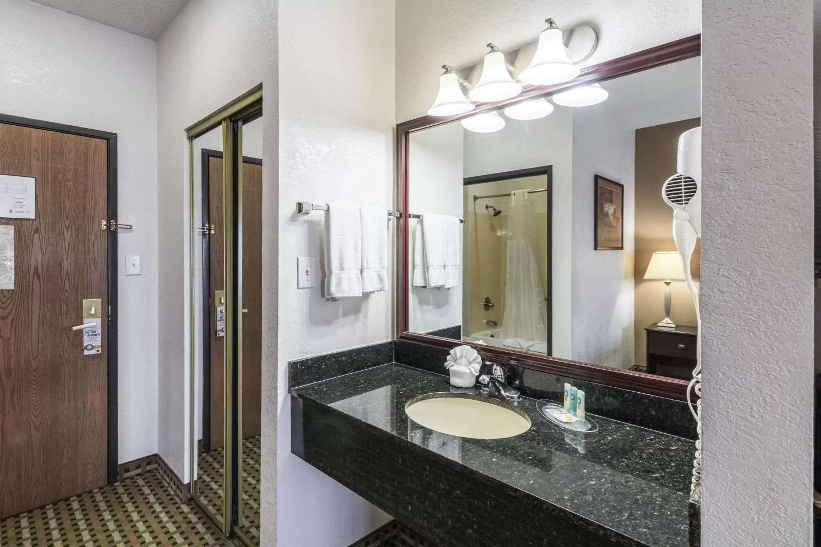 Bathroom in Quality Suites, Ft Worth Burleson