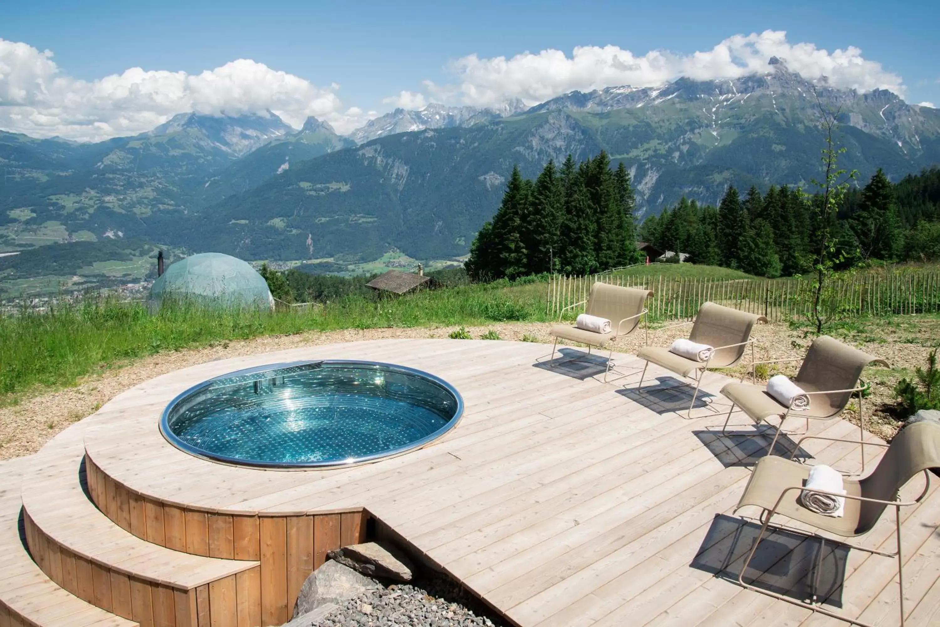 Hot Tub, Swimming Pool in Whitepod Original