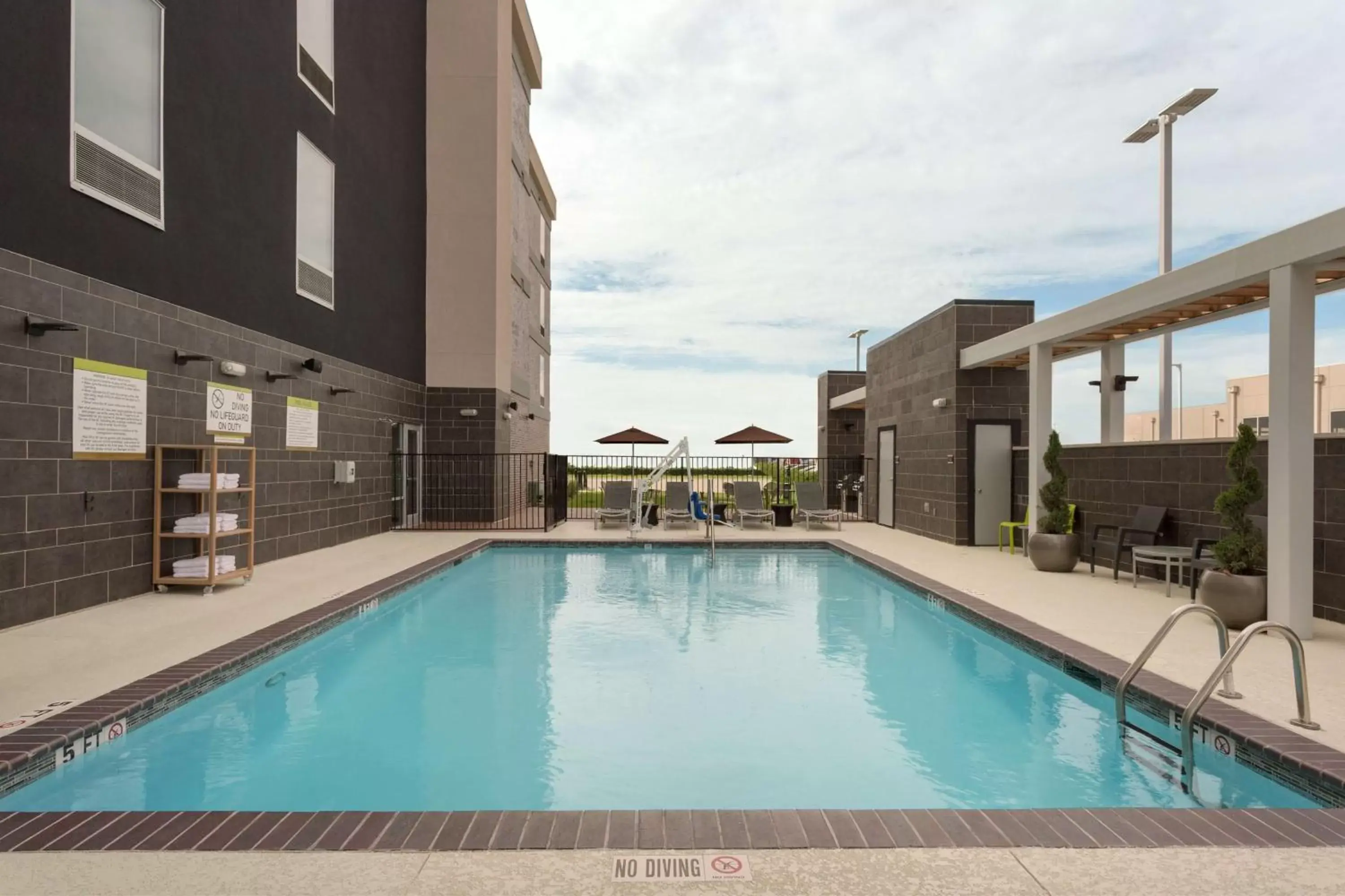 Pool view, Swimming Pool in Home2 Suites by Hilton Houston/Katy