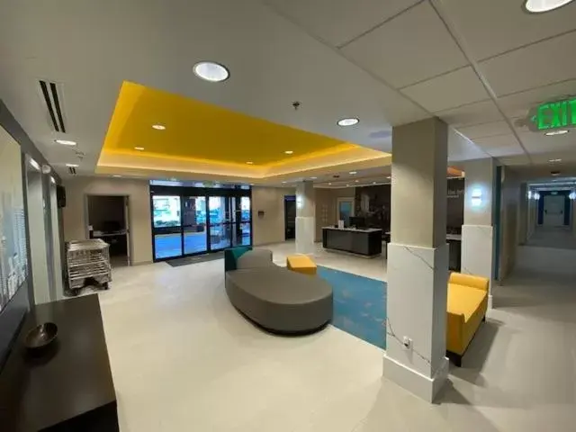 Lobby/Reception in La Quinta Inn by Wyndham Lynnwood