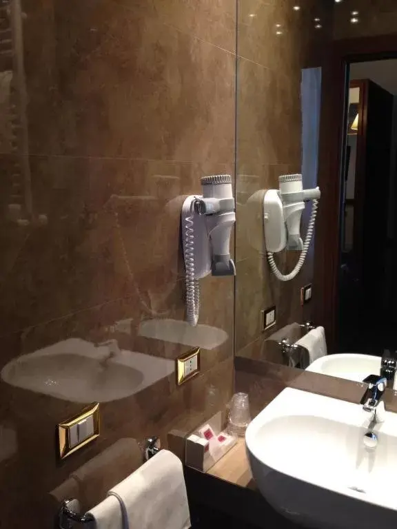 Bathroom in Hotel Astoria Garden