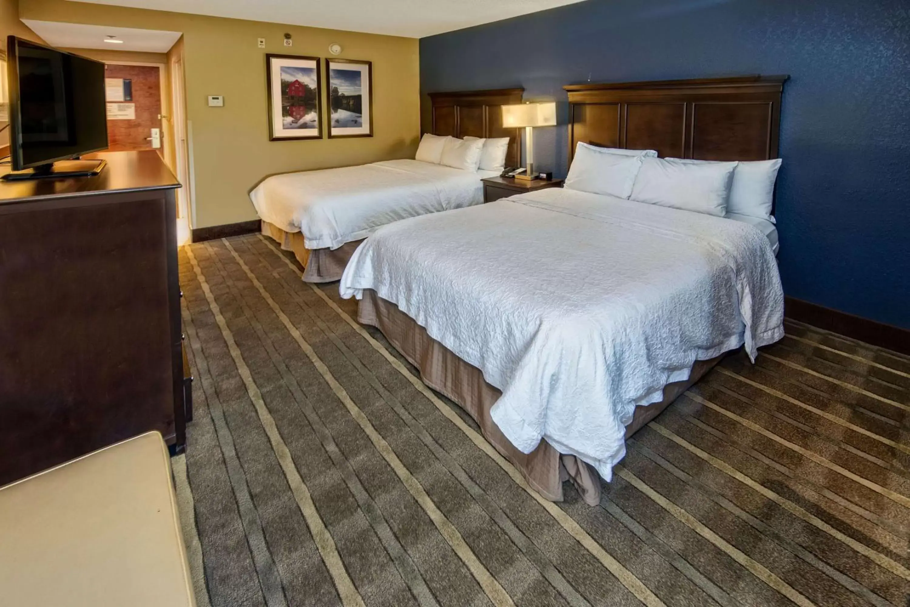 Bed in Hampton Inn Atlanta-Peachtree Corners/Norcross