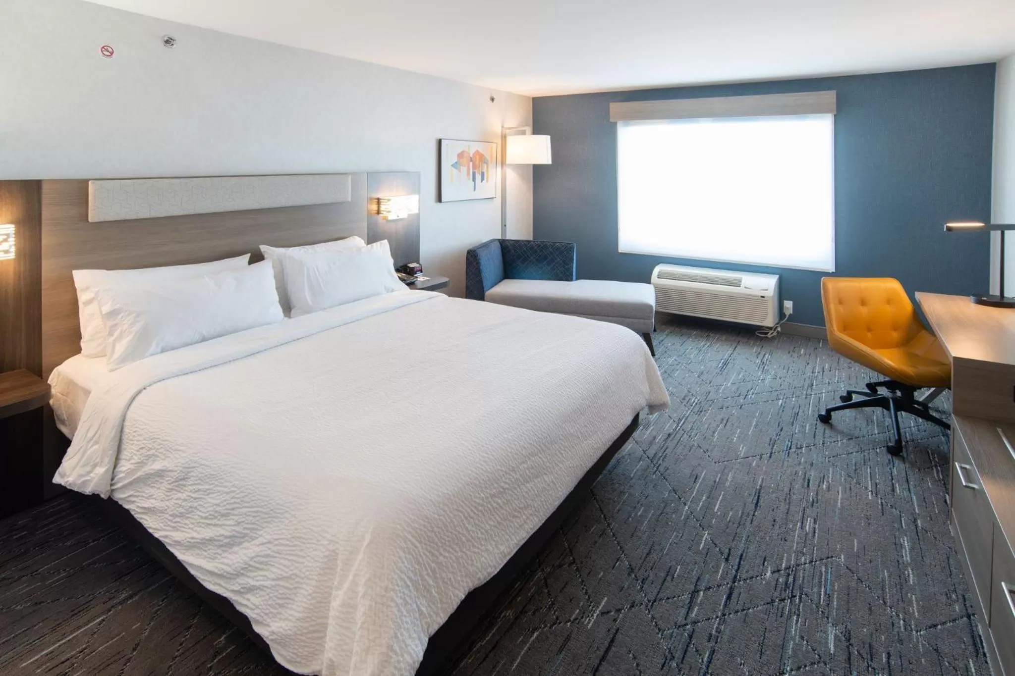 Photo of the whole room, Bed in Holiday Inn Express & Suites - Moose Jaw by IHG
