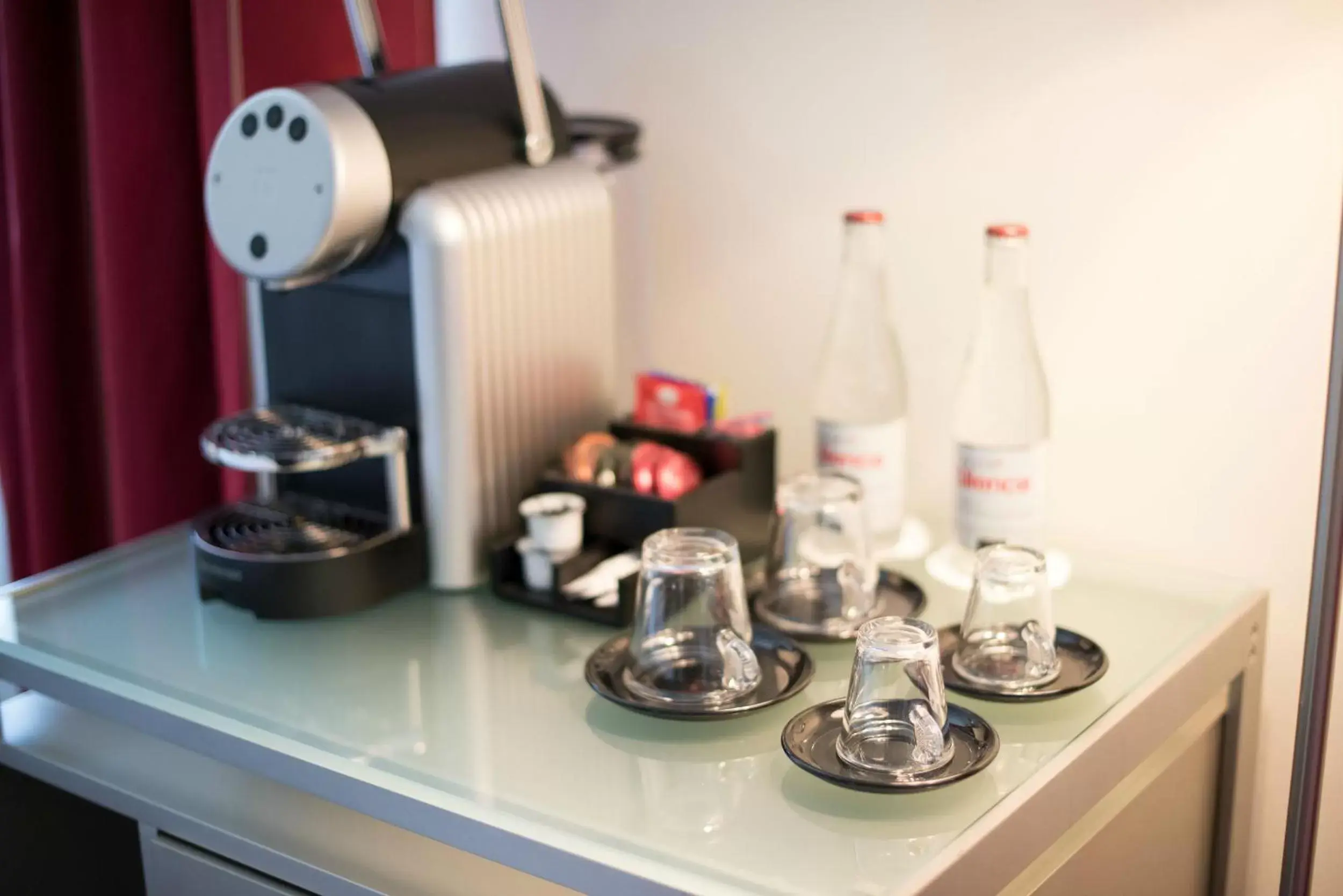 Coffee/tea facilities in Hotel Glockenhof Zürich