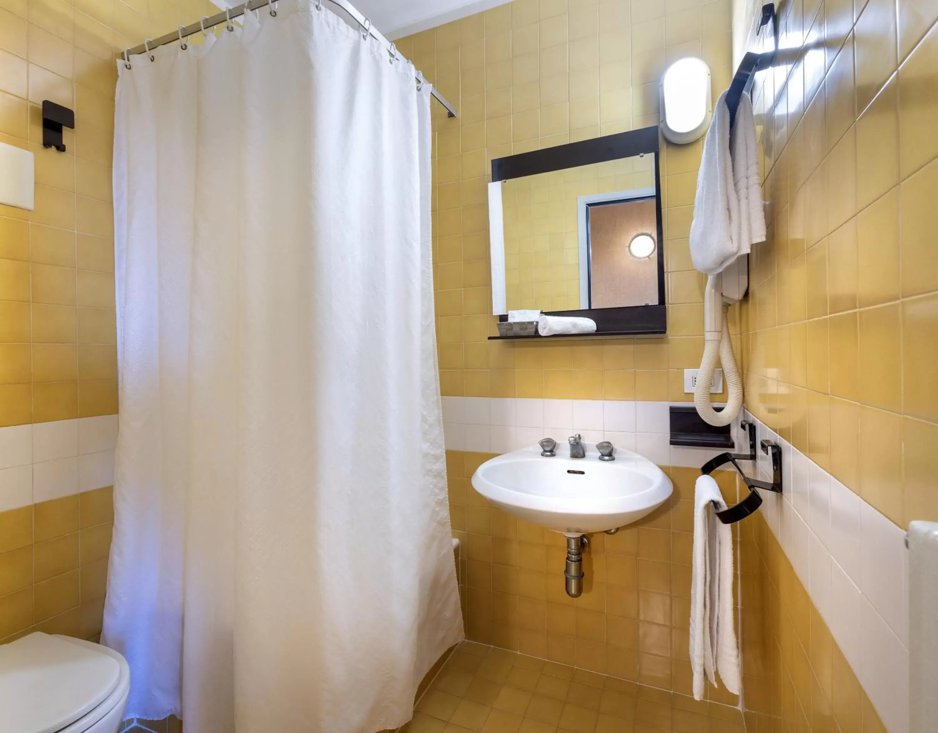 Shower, Bathroom in Hotel Palace Bologna Centro