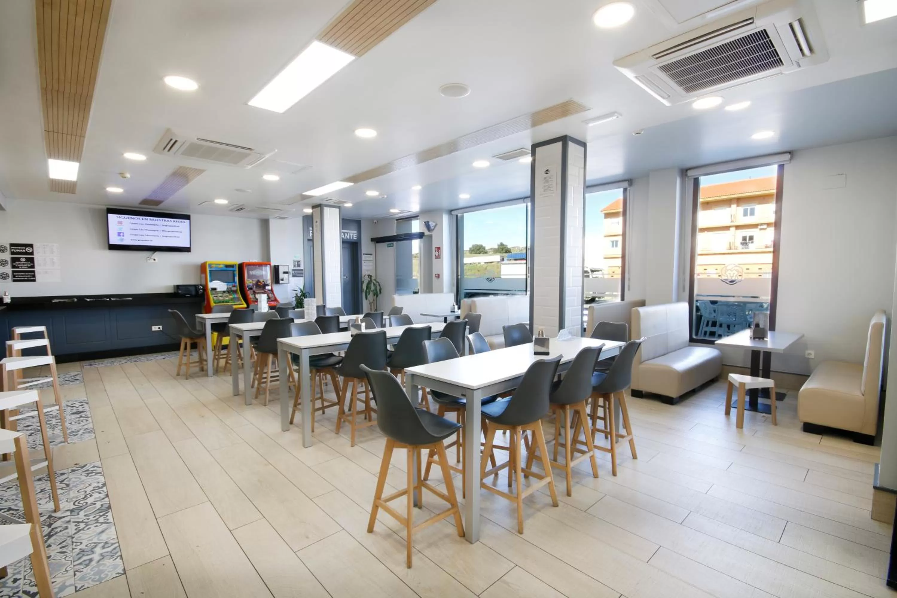 Lounge or bar, Restaurant/Places to Eat in Hotel Leo