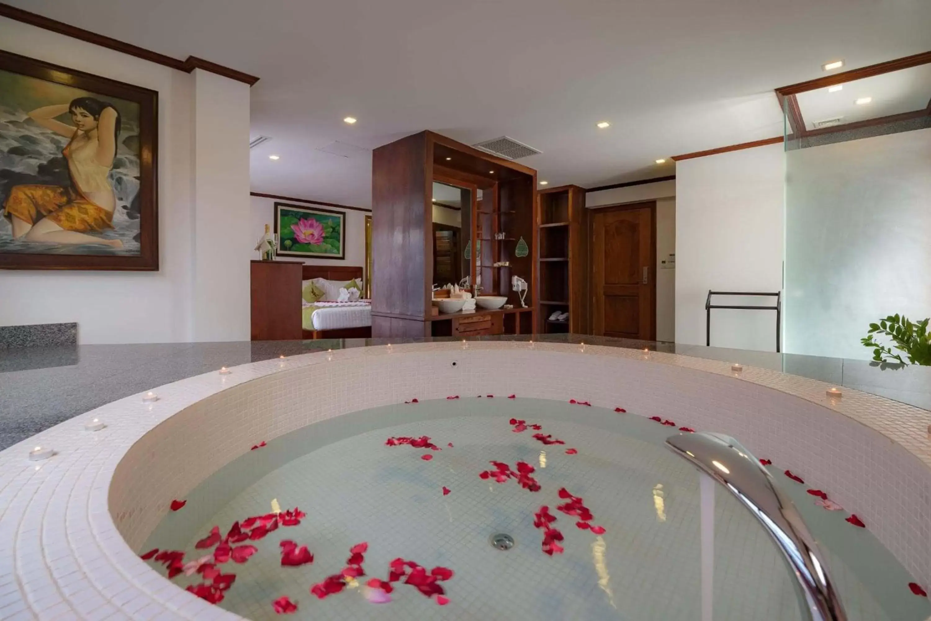 Hot Tub, Bathroom in Rei Kandoeng Angkor