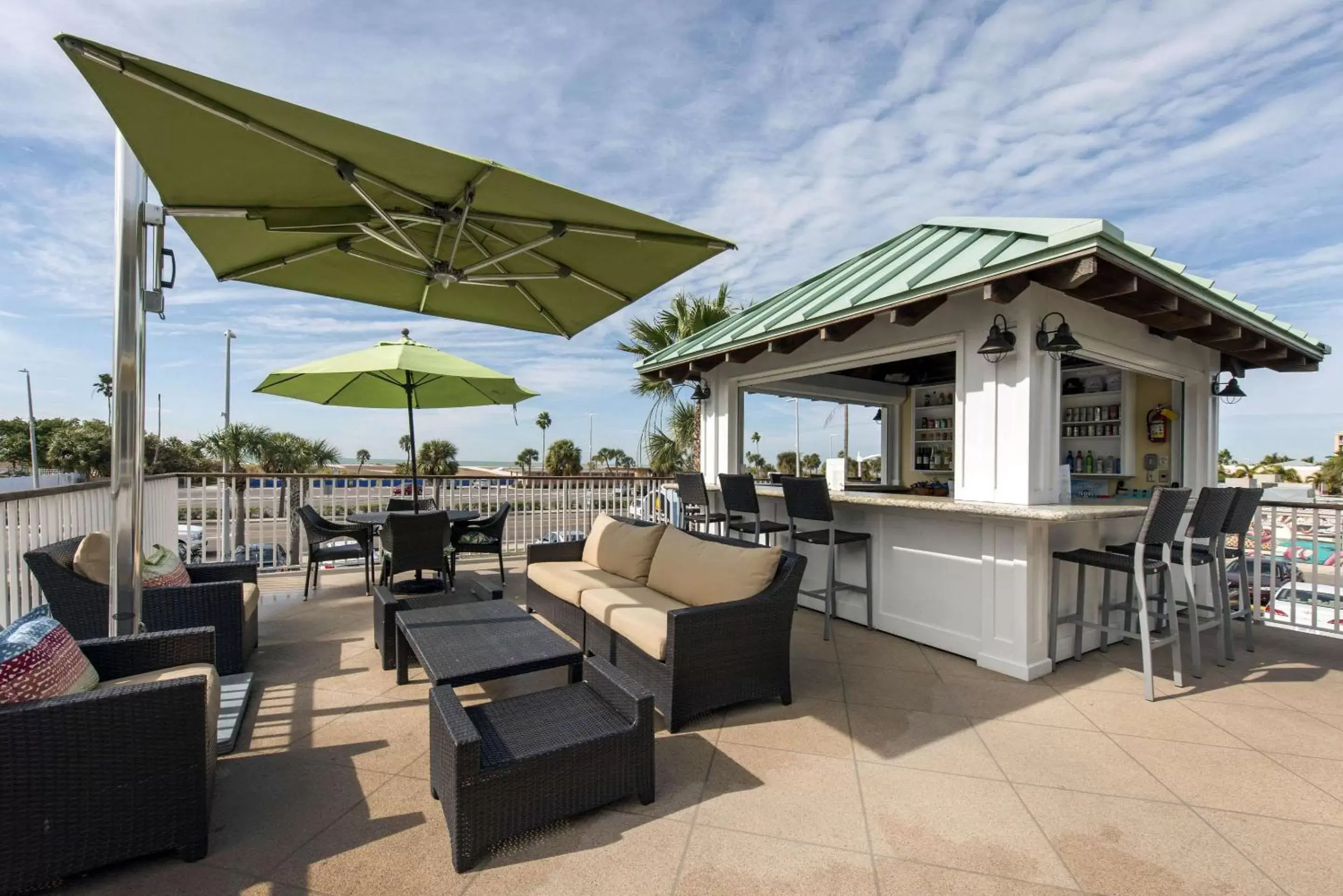 Lounge or bar in Treasure Bay Resort and Marina