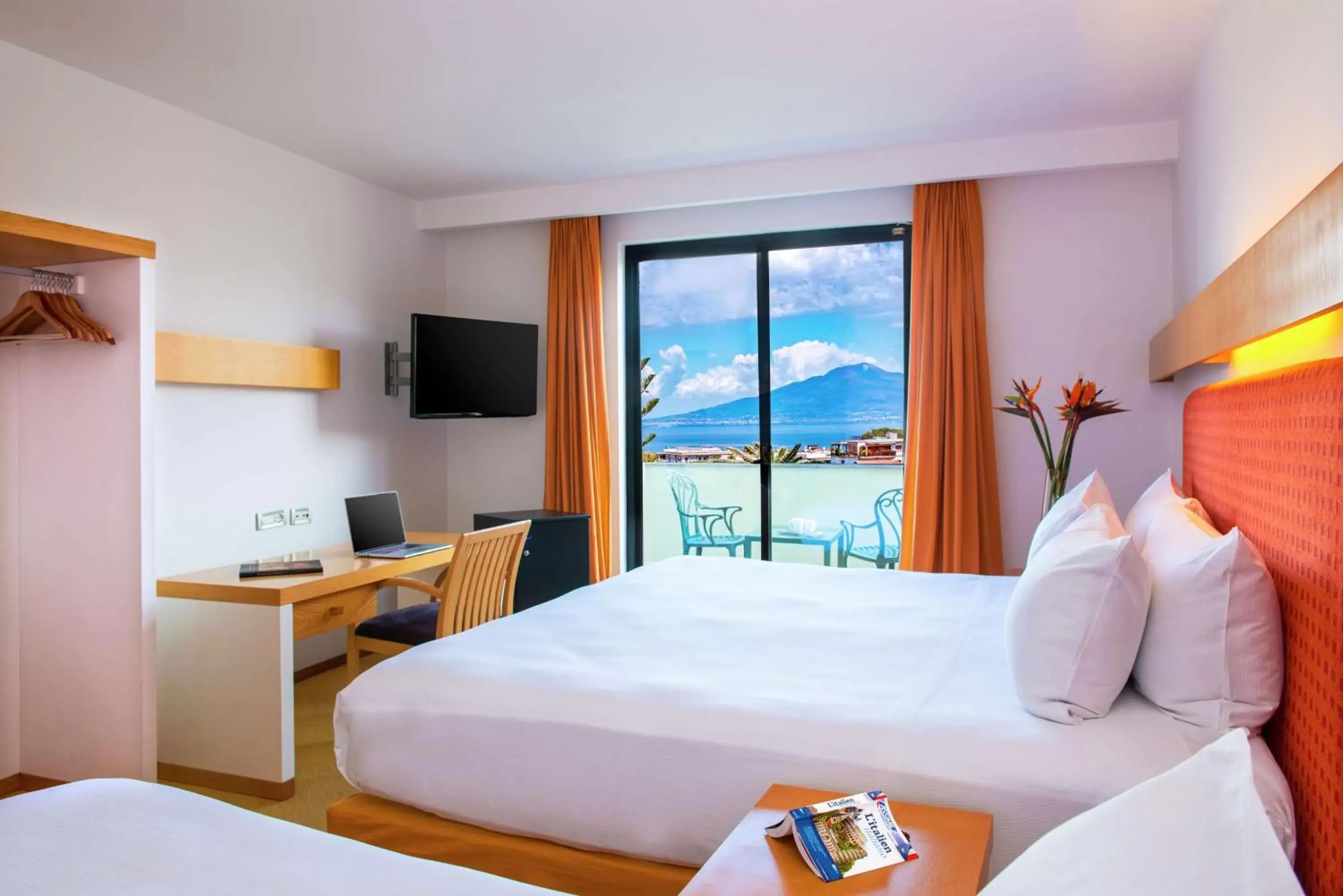 Bedroom, Mountain View in Hilton Sorrento Palace