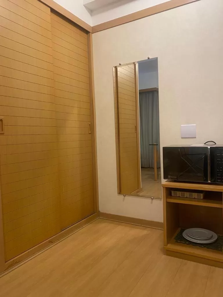 wardrobe, TV/Entertainment Center in Studio Paulista Bela Cintra
