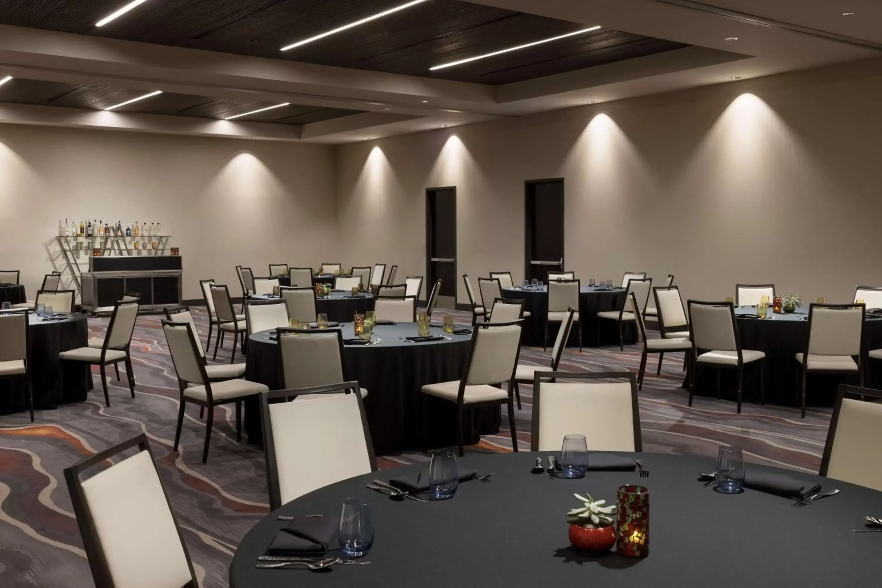 Meeting/conference room, Restaurant/Places to Eat in Doubletree By Hilton Tucson Downtown Convention Center