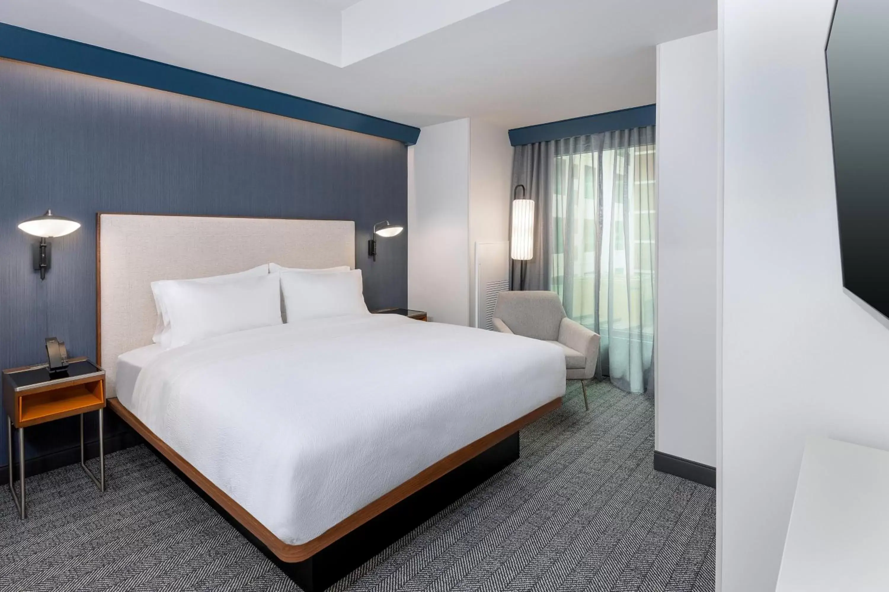 Bedroom, Bed in Courtyard by Marriott Atlanta Midtown