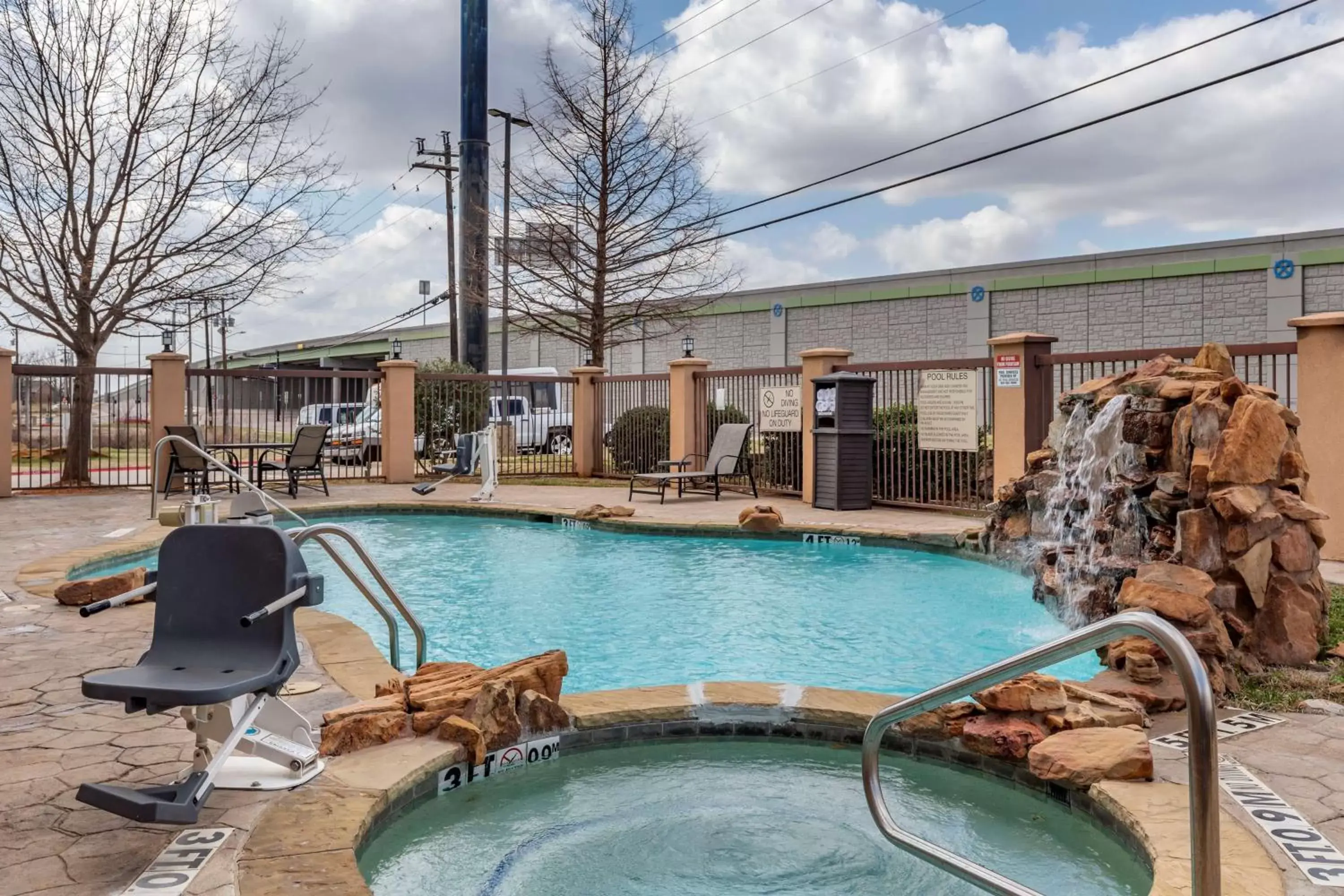 Pool view in Best Western Plus DFW Airport West Euless Pool view in Best Western Plus DFW Airport West Euless