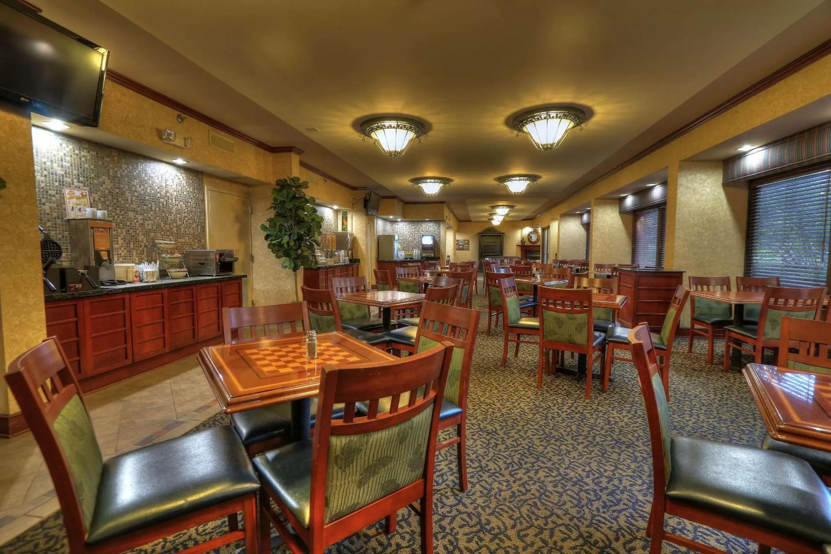 Restaurant/Places to Eat in Quality Inn Near the Island Pigeon Forge