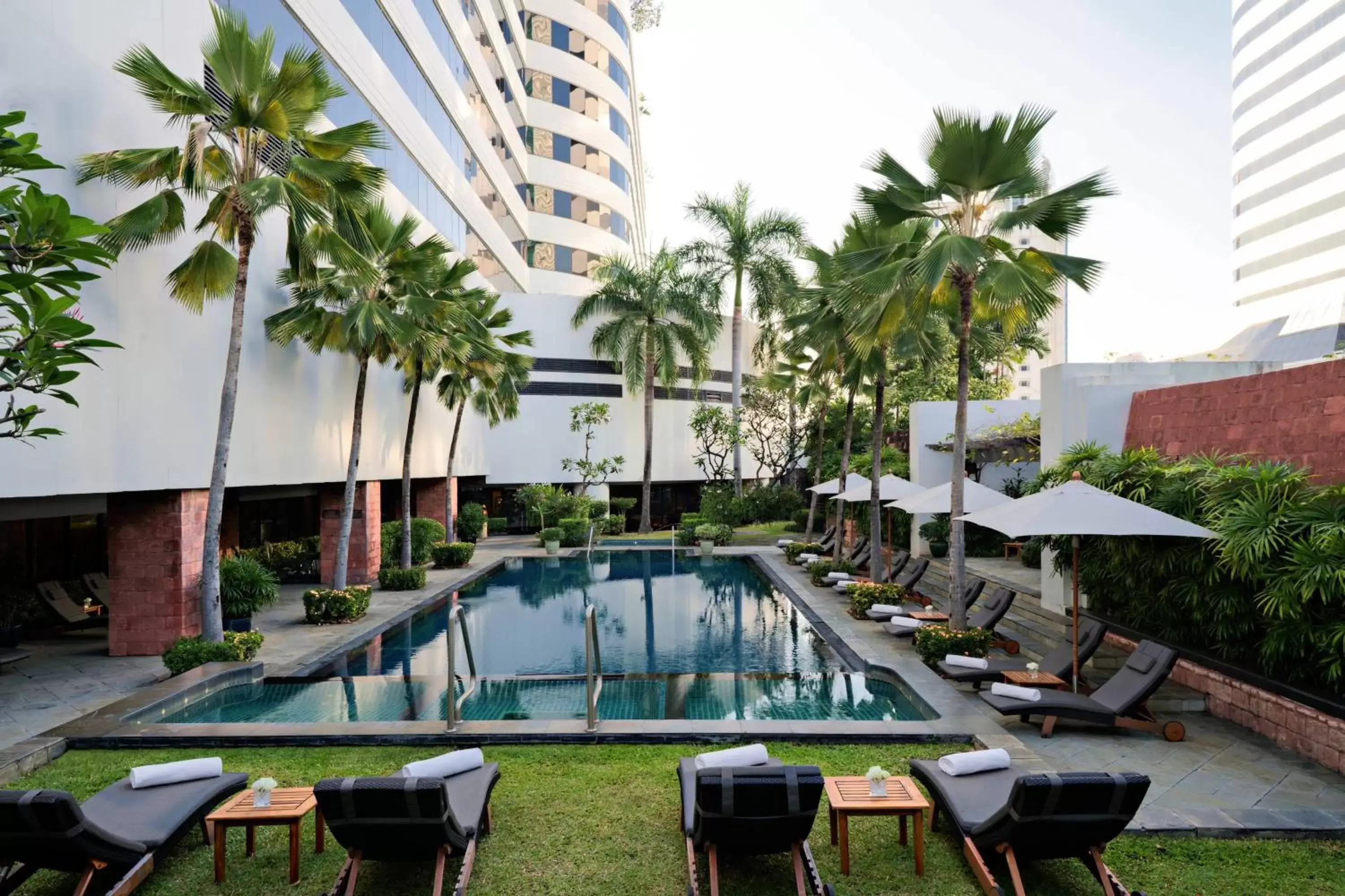 Swimming Pool in JW Marriott Hotel Bangkok