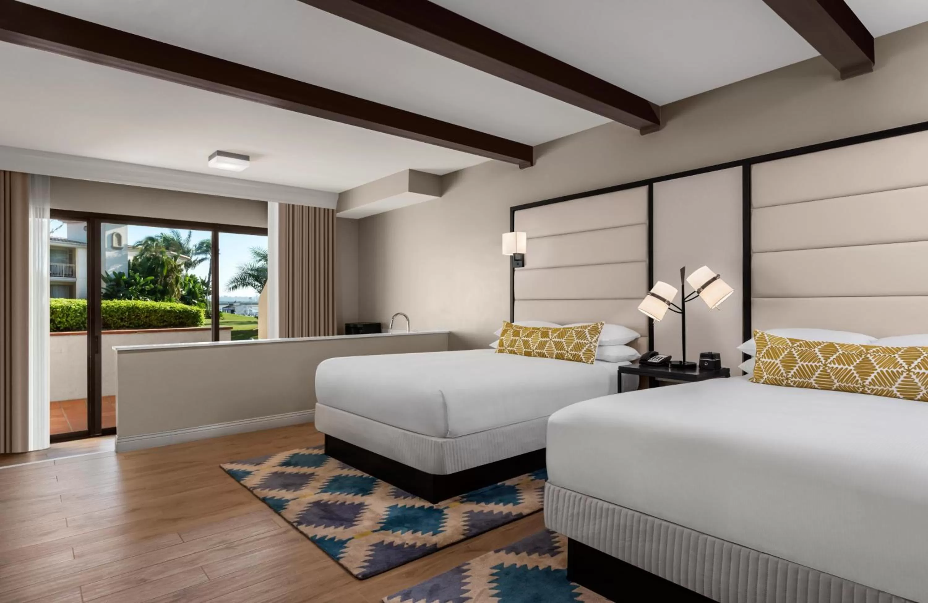 Garden Two Queen Studio in San Diego Mission Bay Resort