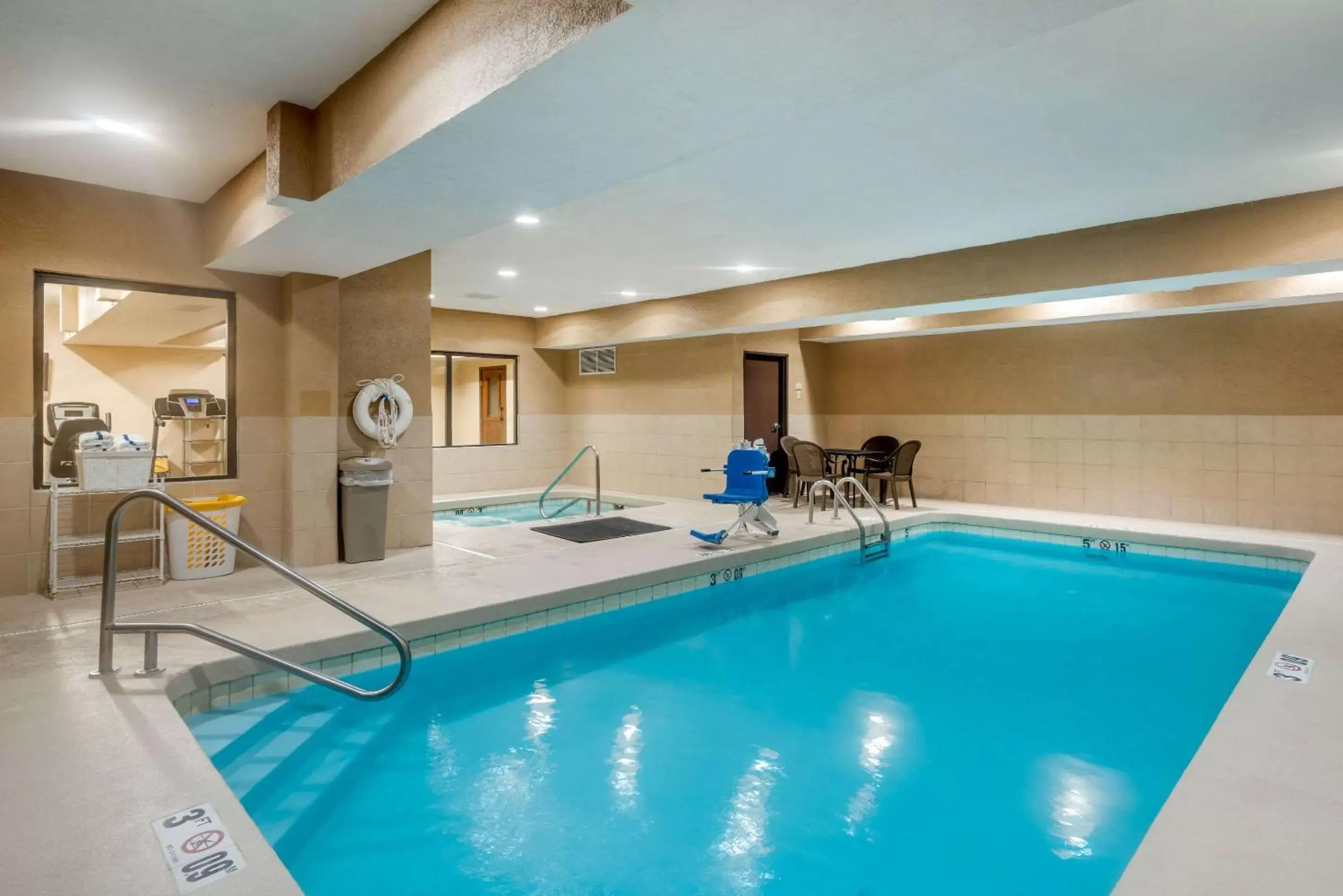 On site, Swimming Pool in Quality Inn & Suites - Jefferson City